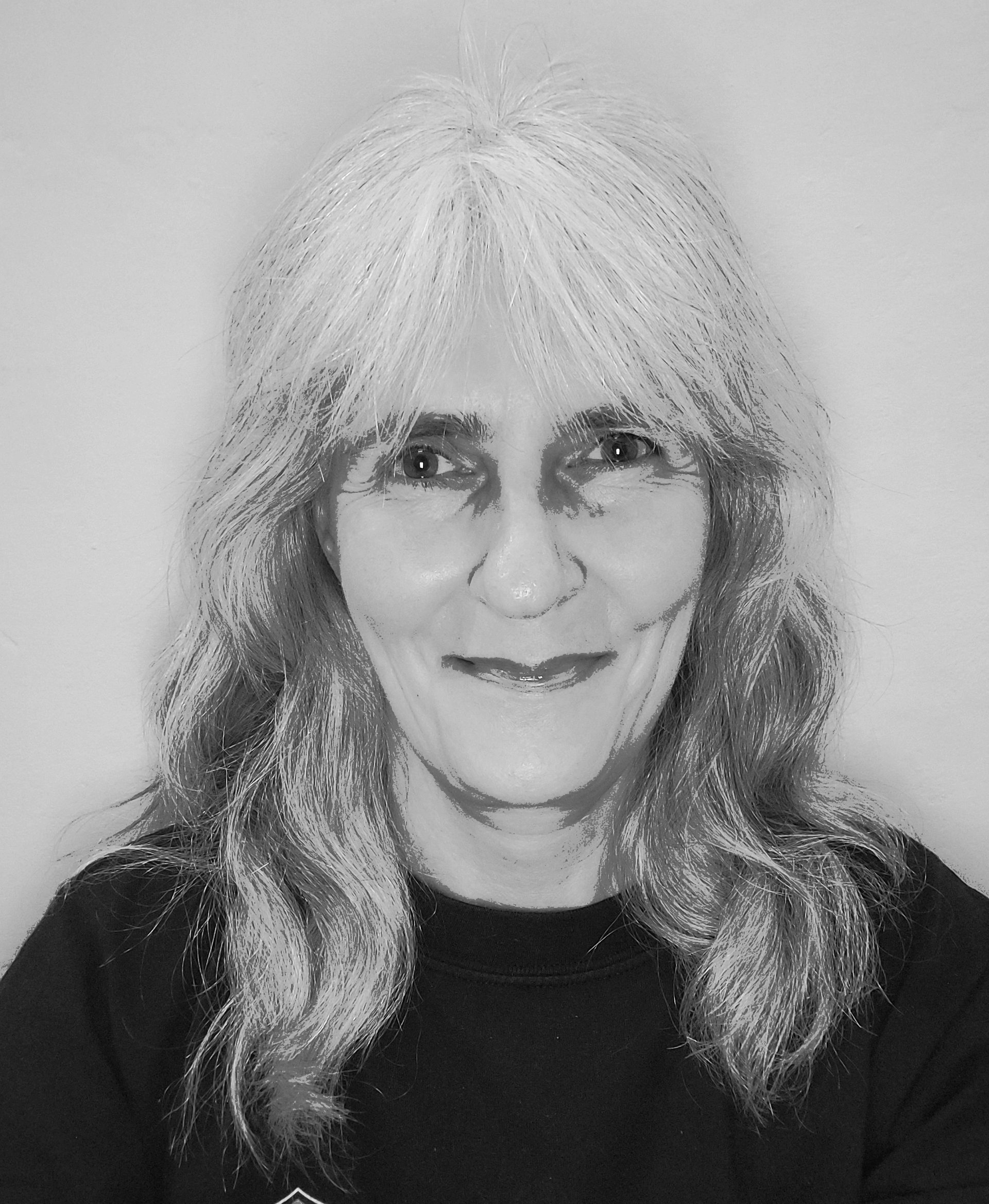 Autorin Susanne Kowalsky Susanne Kowalsky. Sie hat lange graue Haare