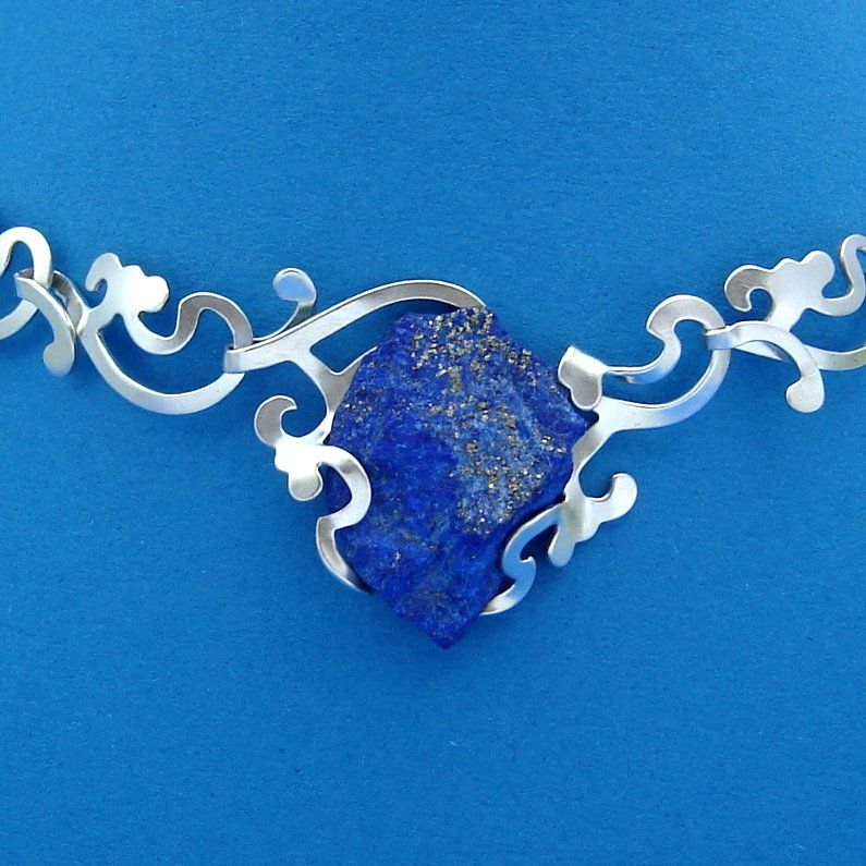 ornamentales Collier aus Argentium-Sterlingsilber mit Lapilsazuli-Anhänger, hier gelangen Sie zu meiner Halsschmuck-Gallerie