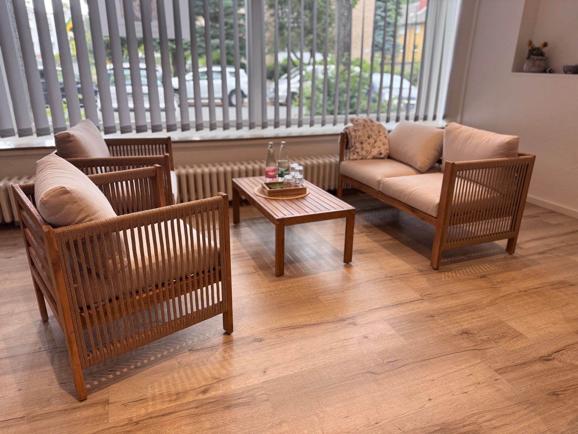 gemptliche Sitzecke zur Erstanamnese für Hunde und Katzen
