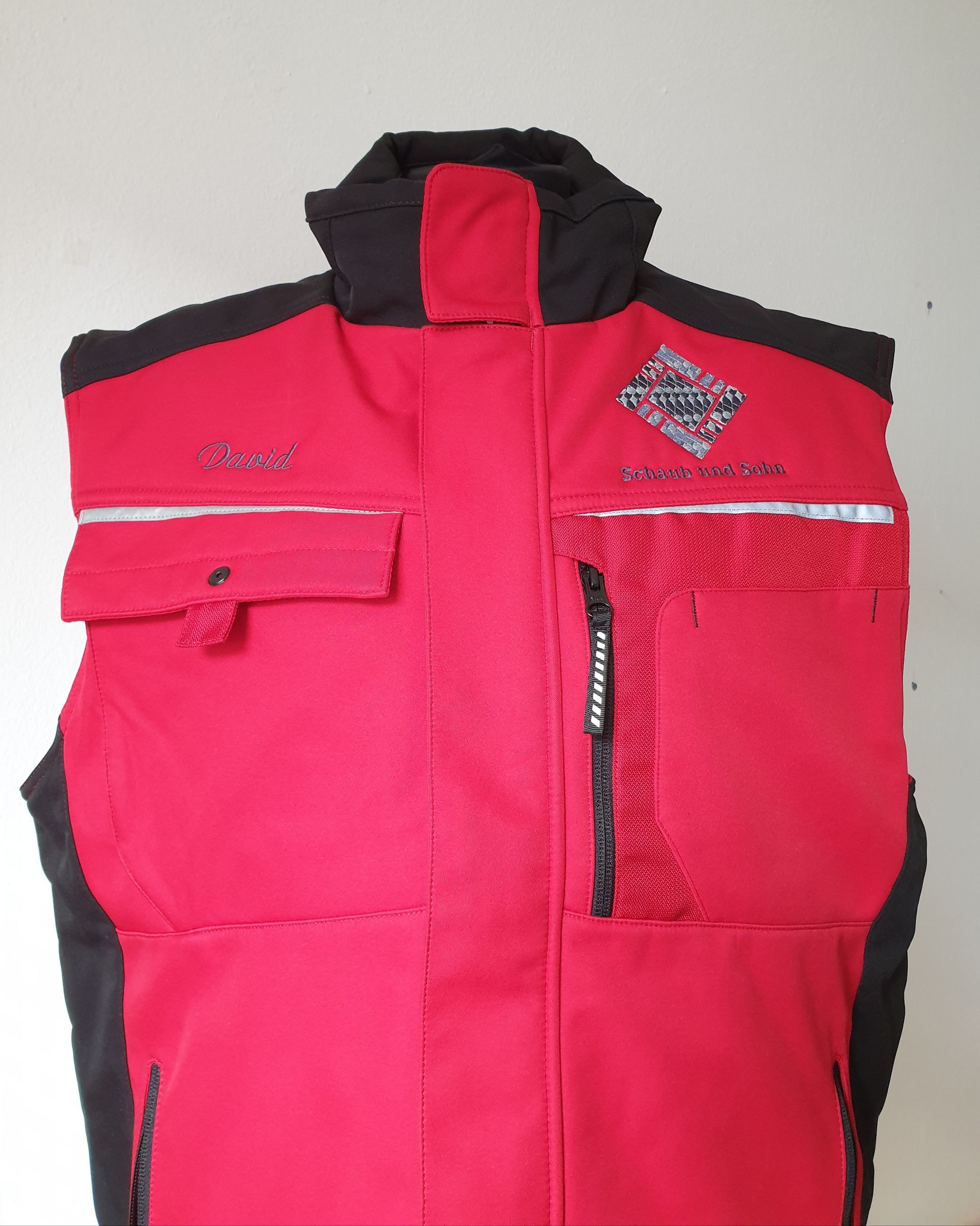 Arbeitsweste mit Firmenlogo bestickt, Schaub und Sohn GbR, Gersthofen - Stickerei Augsburg - Stickerei Baumeister