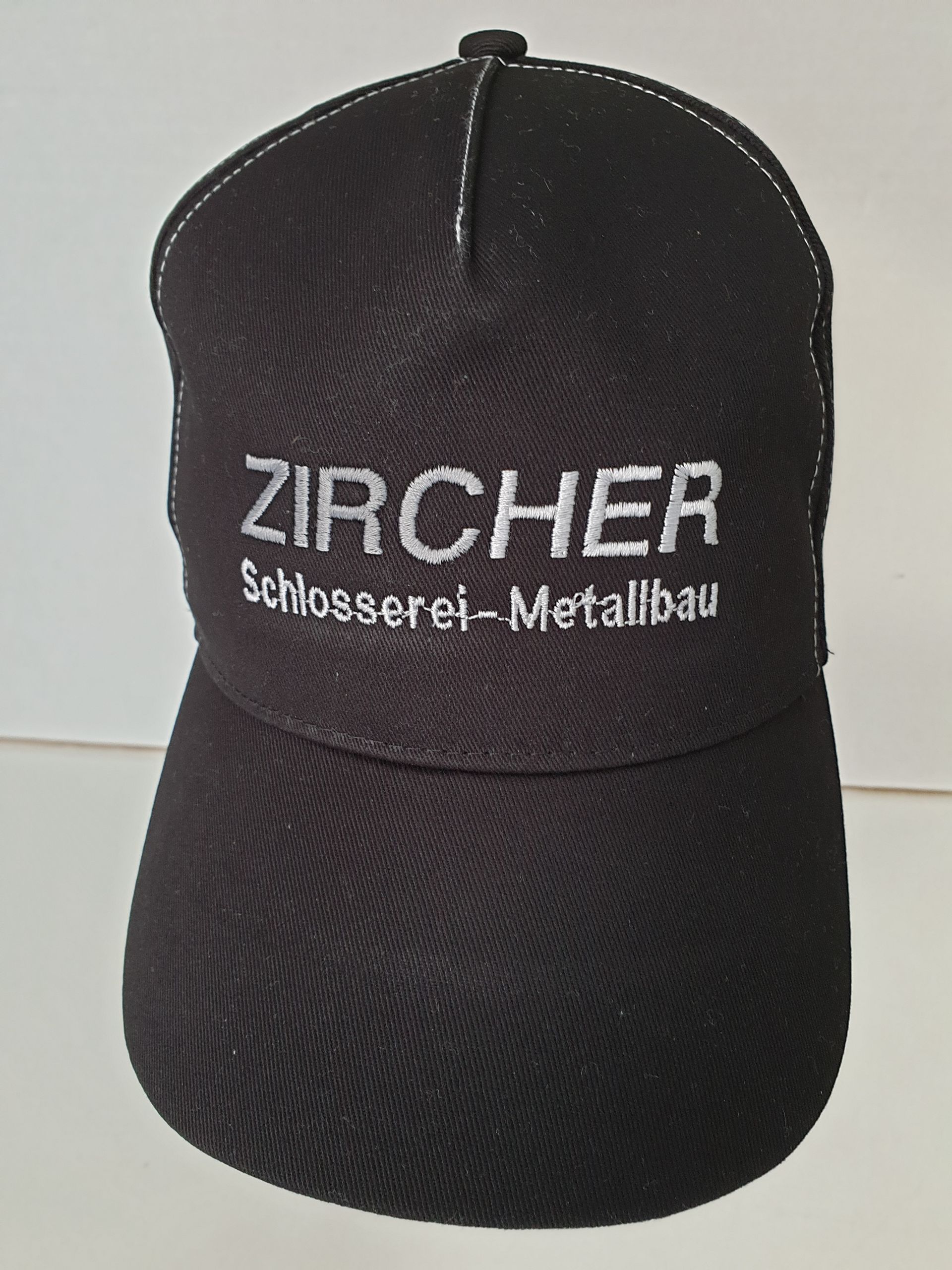 Kappe mit Firmenlogo bestickt, Wolfgang Zircher GmbH+Co. KG - Stickerei Augsburg - Stickerei Baumeister