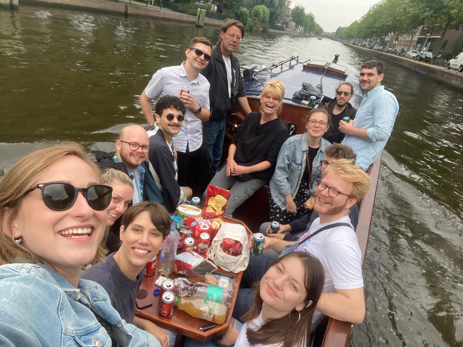 Herzblut Amsterdam Stadtführungen, auf deutsch, kleine Gruppen. Privatführungen. Fahrradtouren. Grachten Fahrt mit Essen.