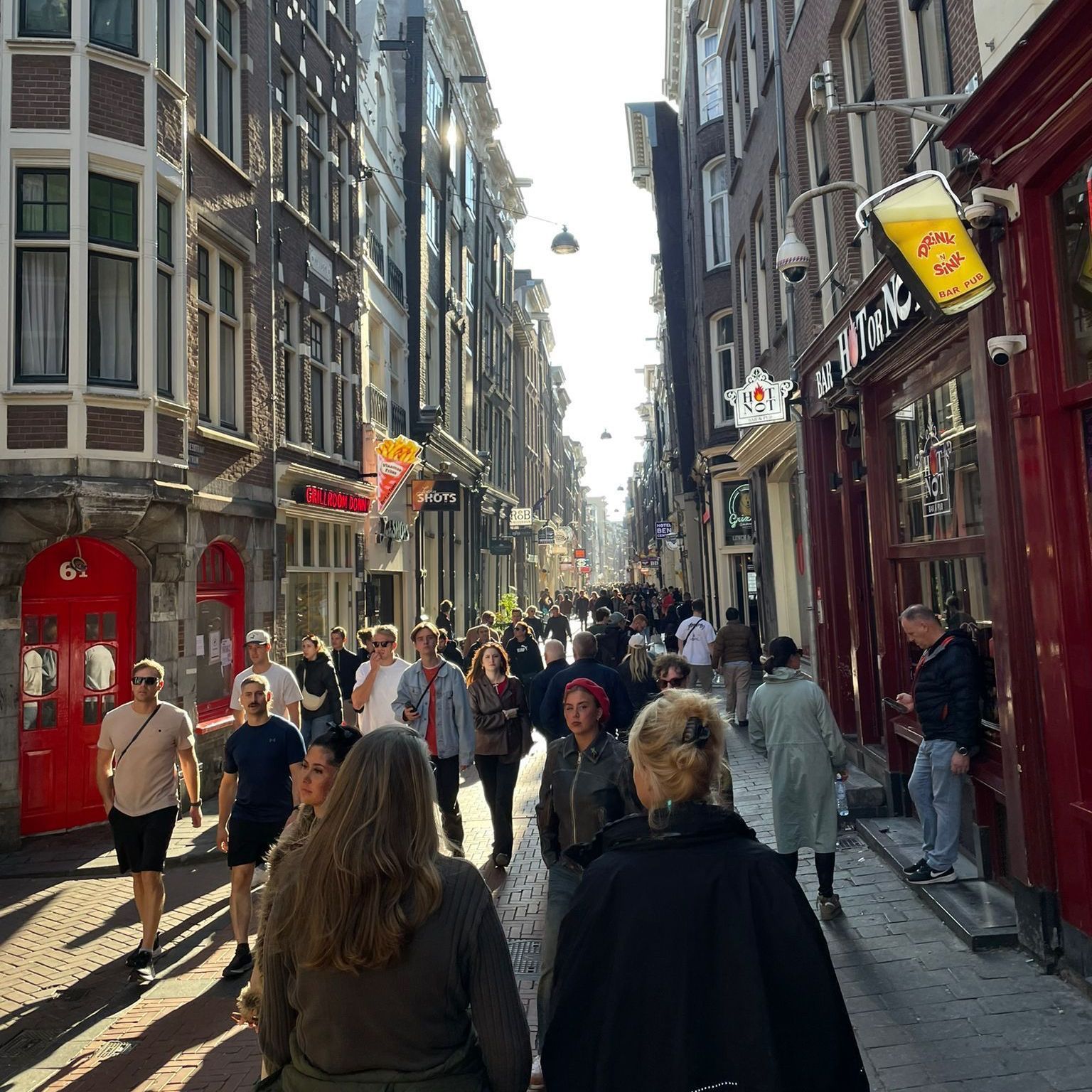 Herzblut.Amsterdam Stadtführungen. Deutsch. Kleine Gruppen.