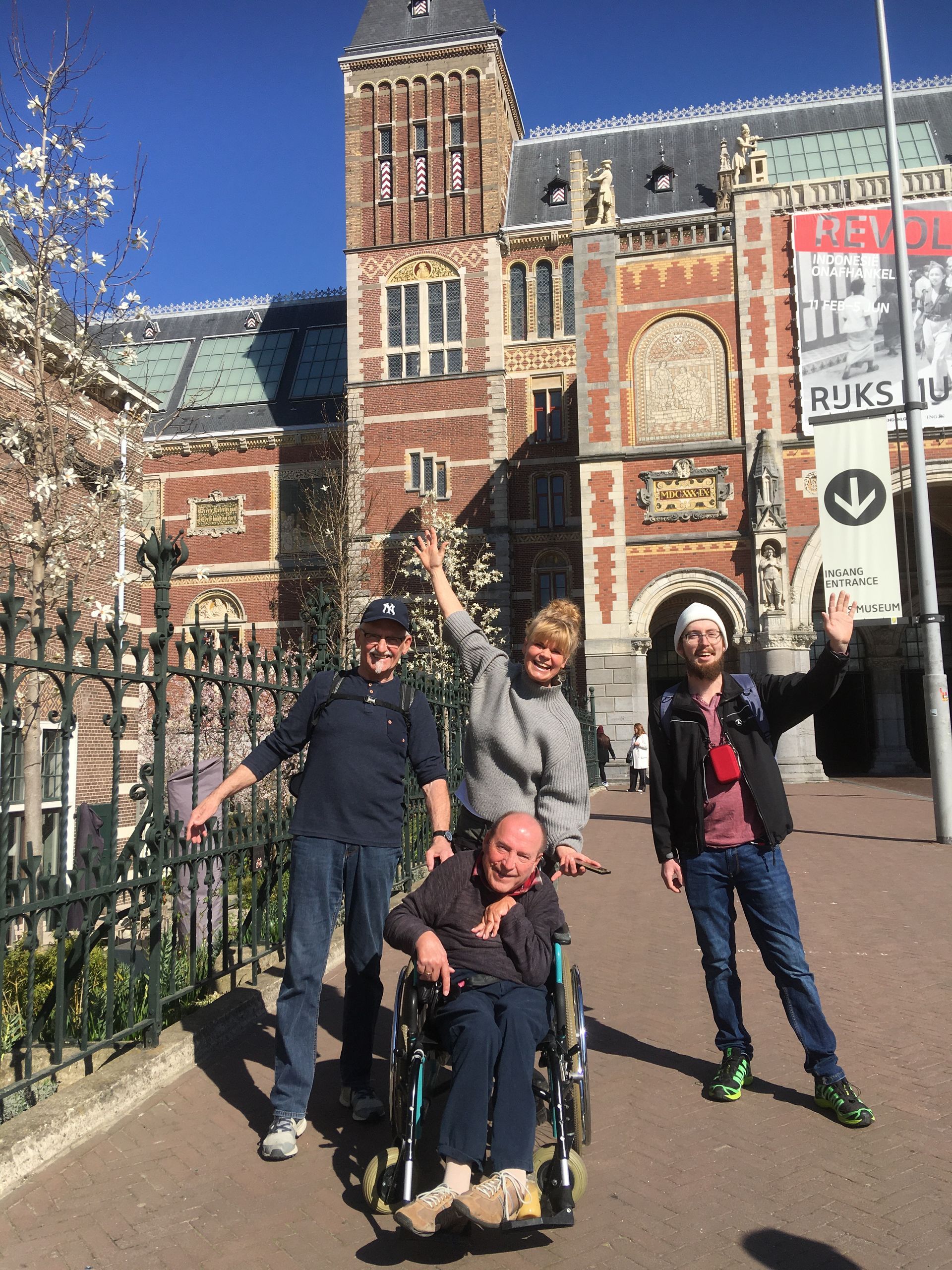 Herzblut Amsterdam Stadtführungen, auf deutsch, kleine Gruppen. Privatführungen. Fahrradtouren. Senioren. Rollstuhl