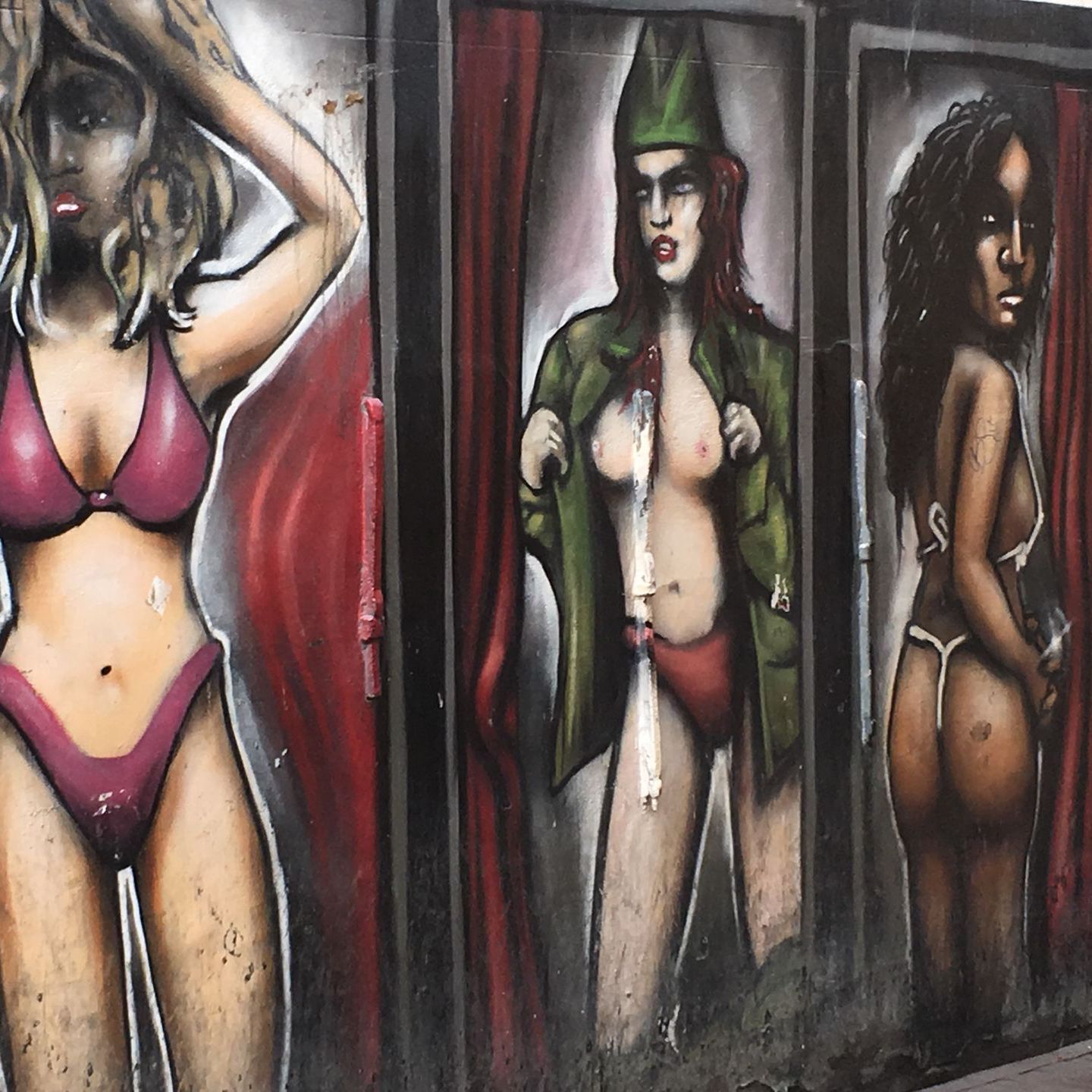 Herzblut.Amsterdam Stadtführungen. Deutsch. Kleine Gruppen.