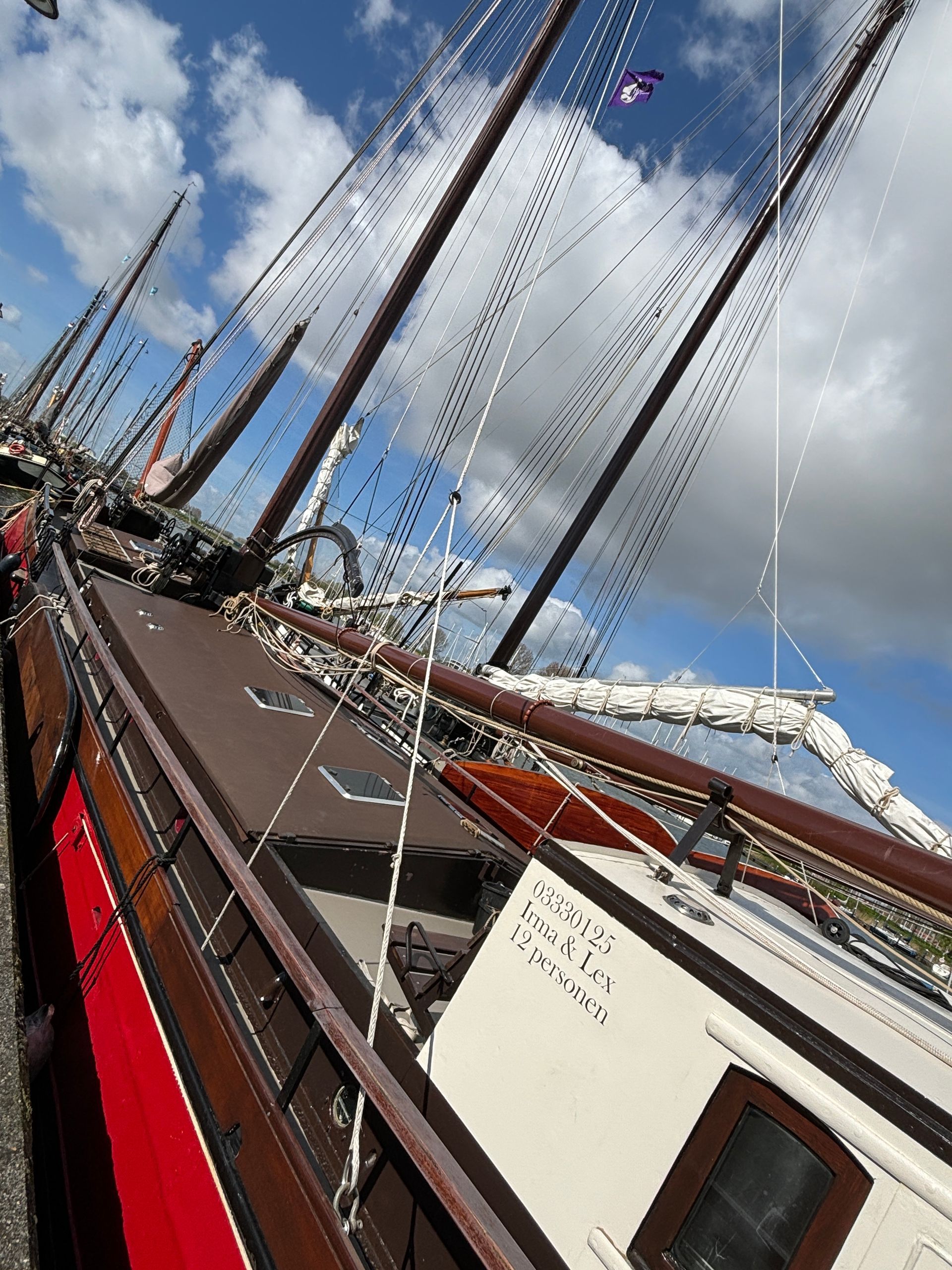 Herzblut Amsterdam Stadtführungen, auf deutsch, kleine Gruppen. Privatführungen. Fahrradtouren. Segeln