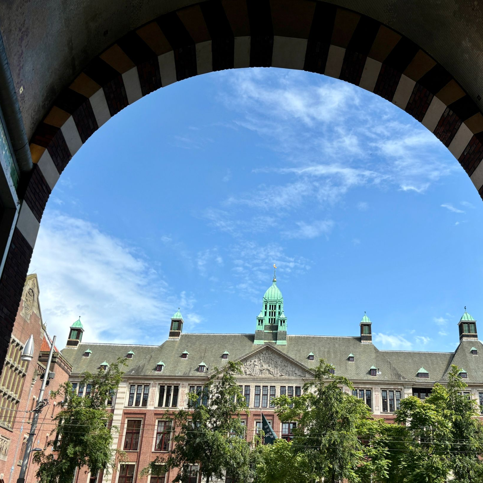 Herzblut Amsterdam Stadtführungen
Treffpunkt: BEURSPLEIN
1012 JW Amsterdam,
Niederlande