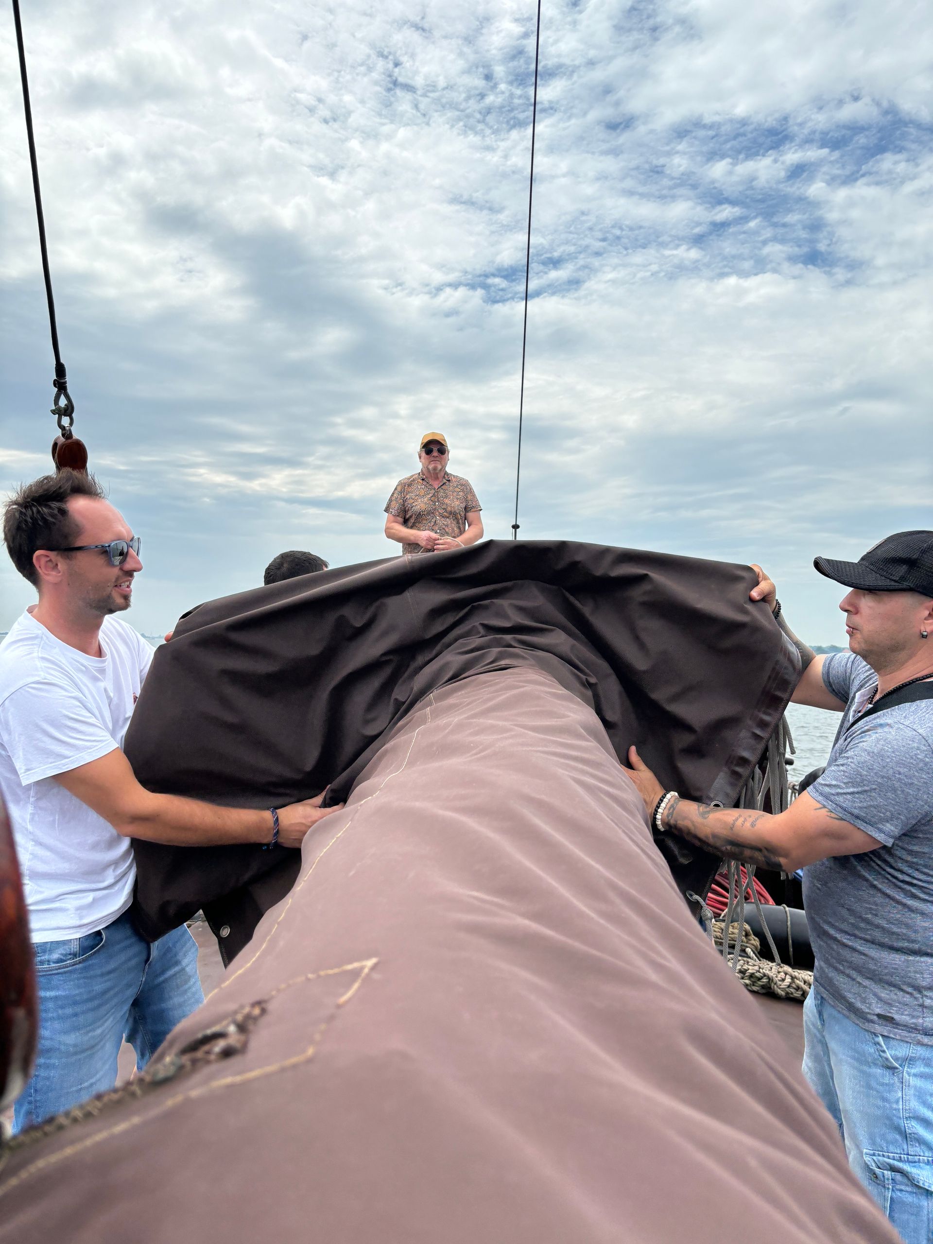 Herzblut Amsterdam Stadtführungen, auf deutsch, kleine Gruppen. Privatführungen. Fahrradtouren. Segel setzen