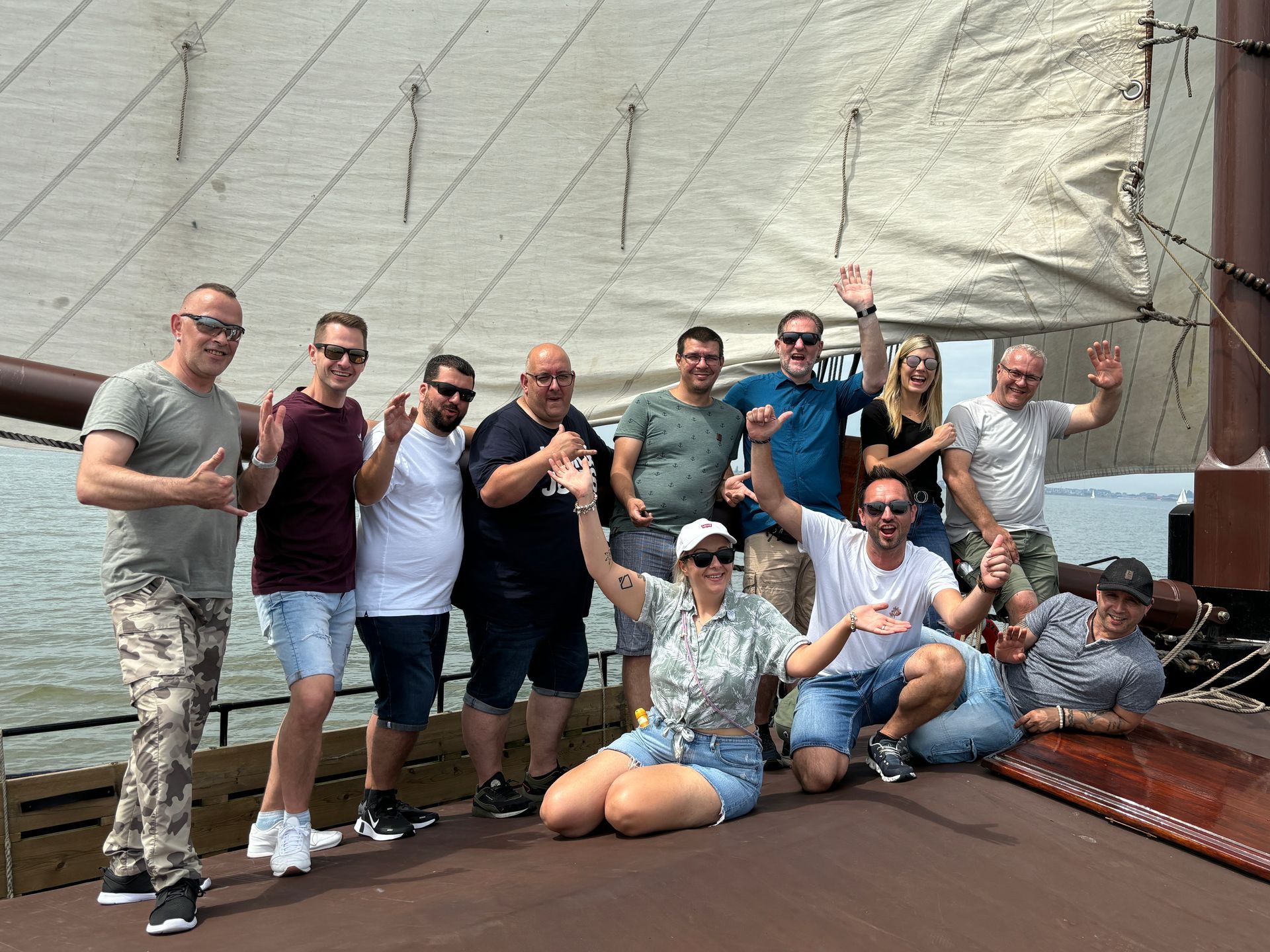 Herzblut Amsterdam Stadtführungen, auf deutsch, kleine Gruppen. Privatführungen. Segeln auf dem Ijsselmeer.