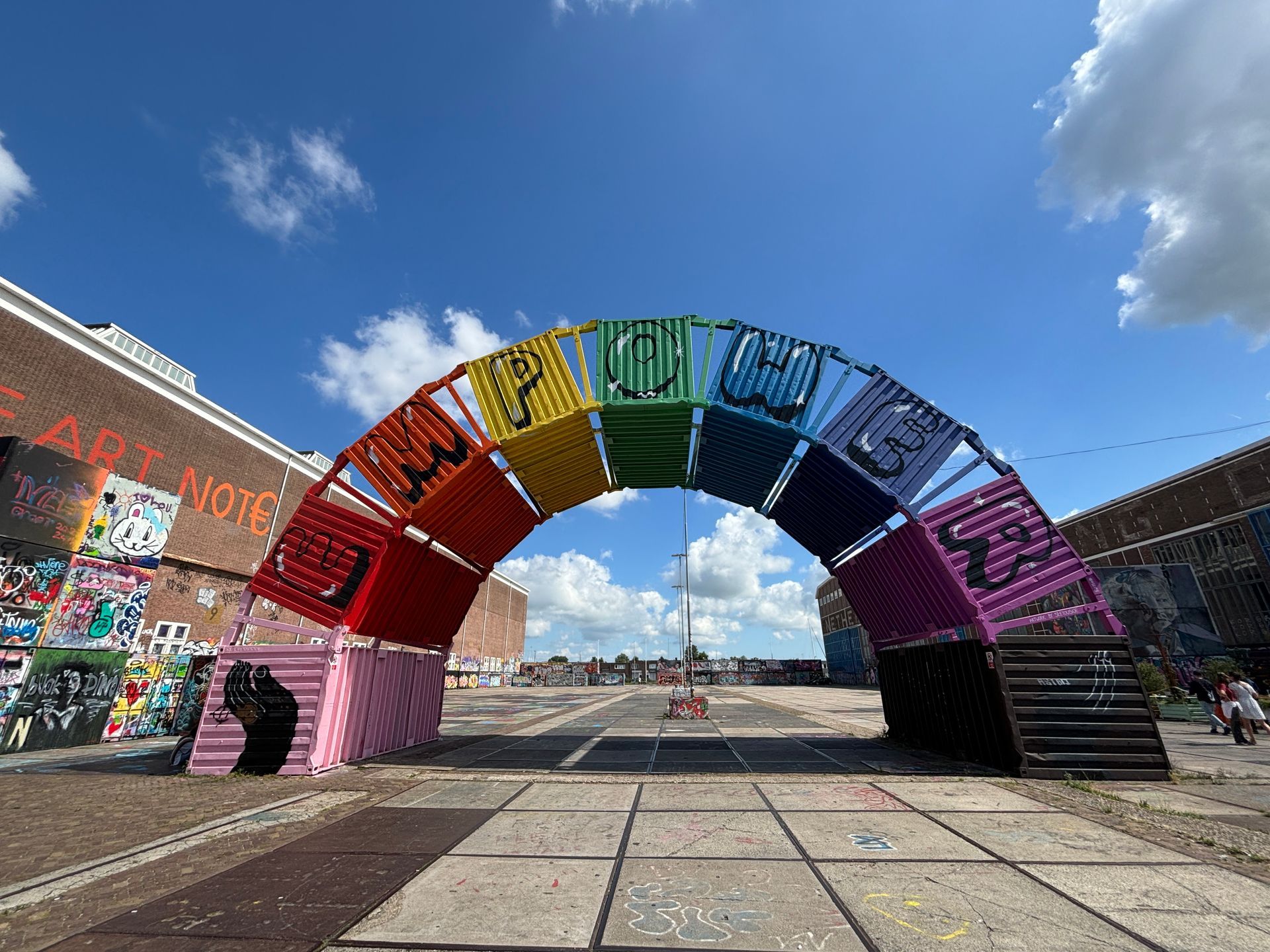 Herzblut Amsterdam Stadtführungen, auf deutsch, kleine Gruppen. Privatführungen. Fahrradtouren. Straat Museum