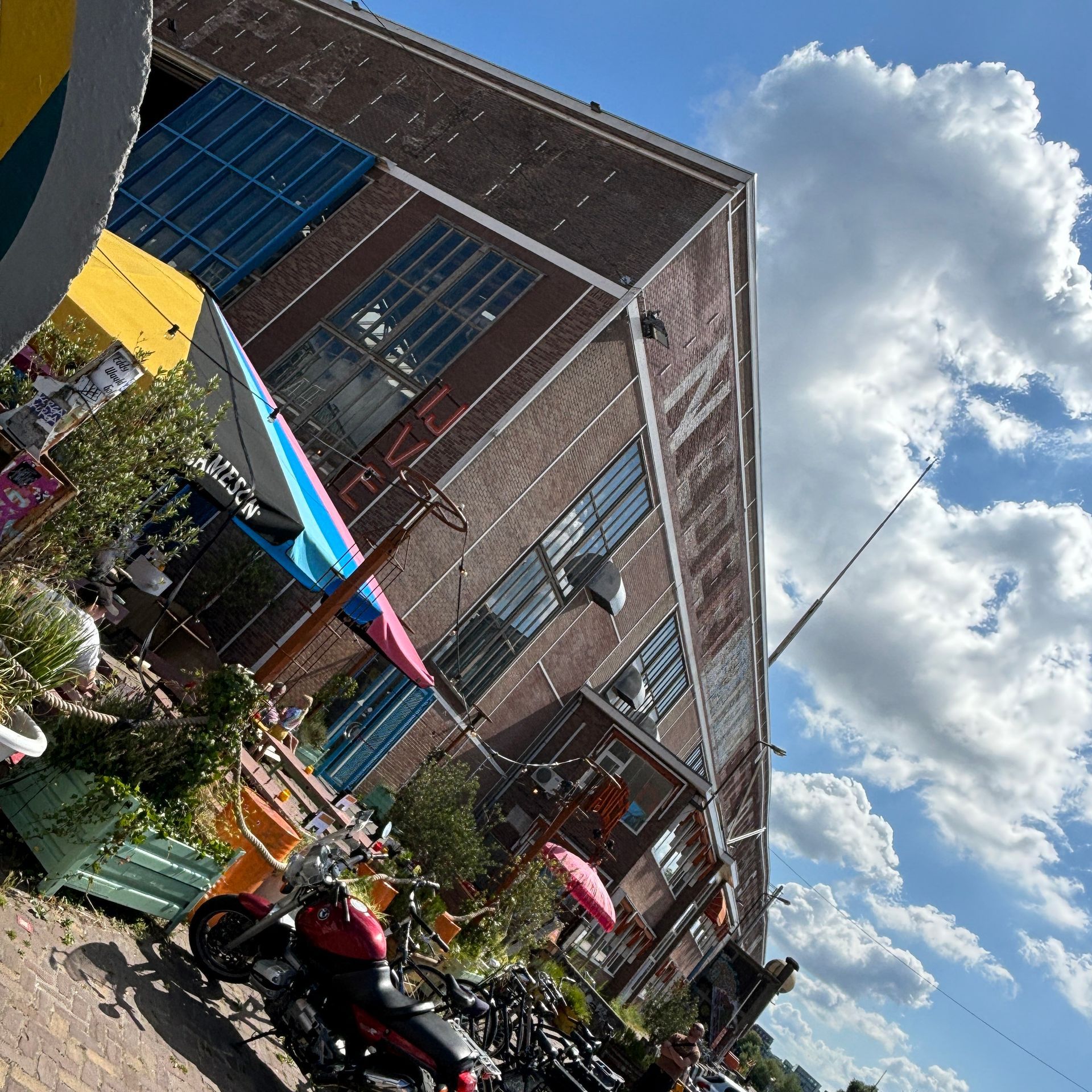 Herzblut Amsterdam Stadtführungen, auf deutsch, kleine Gruppen. Privatführungen. Fahrradtouren. Flohmarkt