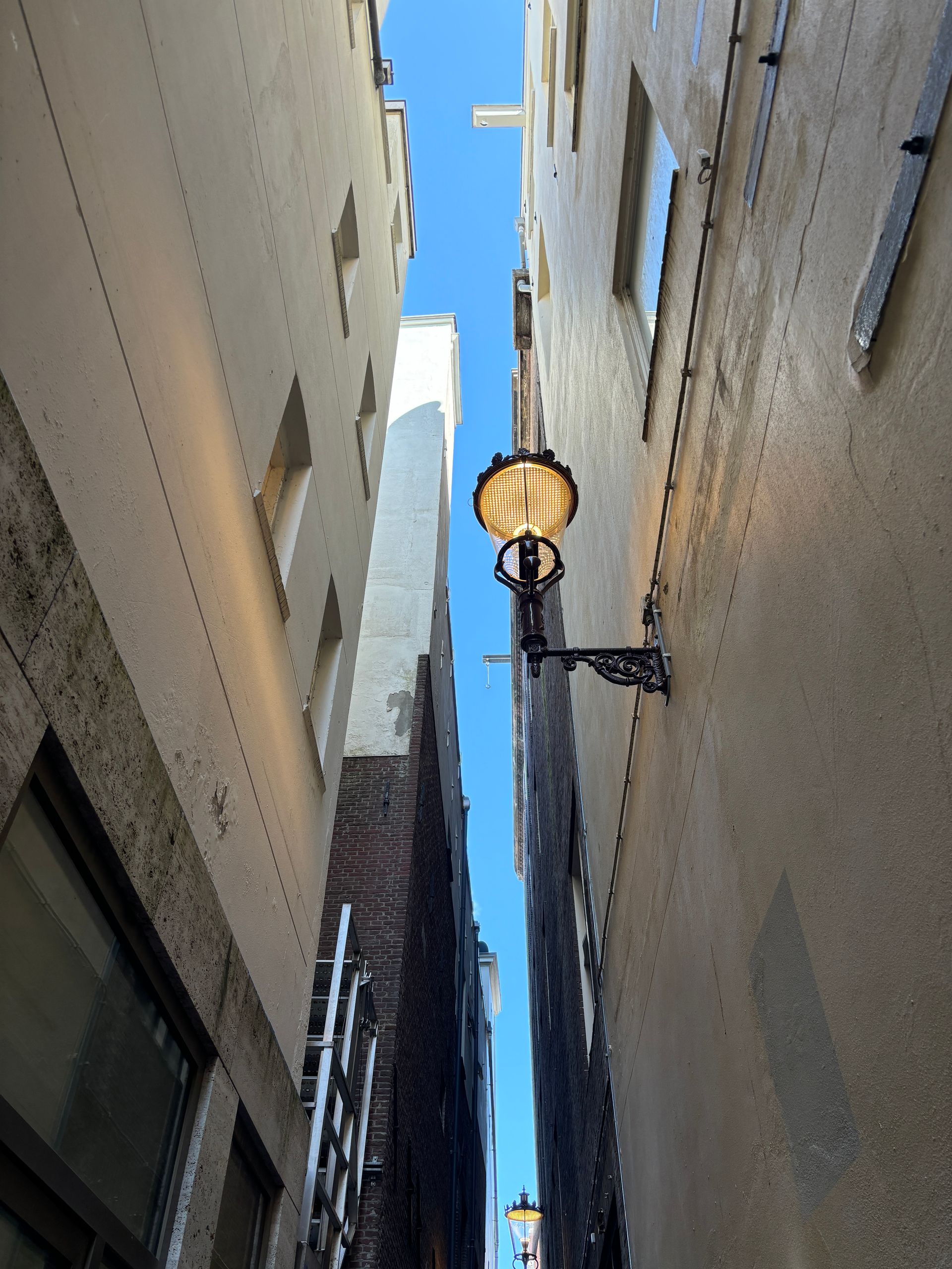 Herzblut Amsterdam Stadtführungen, auf deutsch, kleine Gruppen. Privatführungen. Fahrradtouren. Rokin