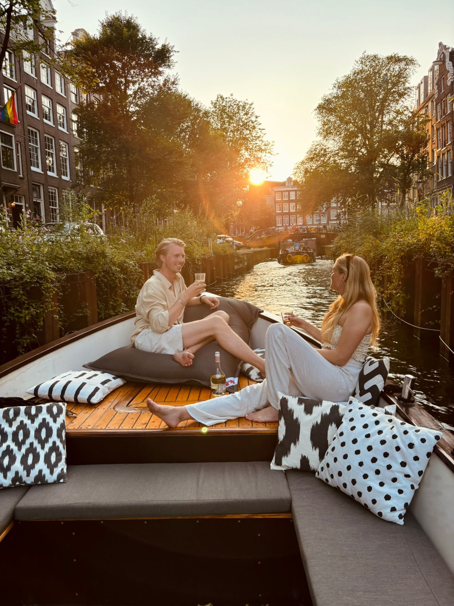 Herzblut Amsterdam Stadtführungen, auf deutsch, kleine Gruppen. Privatführungen. Fahrradtouren. Grachtenfahrt privat