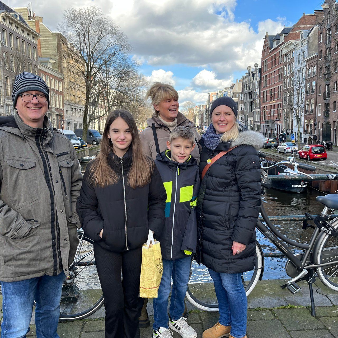 Herzblut Amsterdam Stadtführungen. Deutsch. Kleine Gruppen. Individuell. Flexibel. Familienfreundlich. 