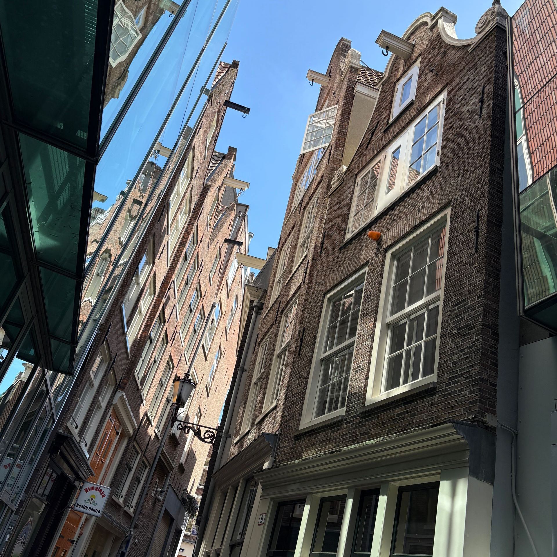 Herzblut Amsterdam Stadtführungen. Deutsch. Kleine Gruppe. Privatführung.Kalverstraat