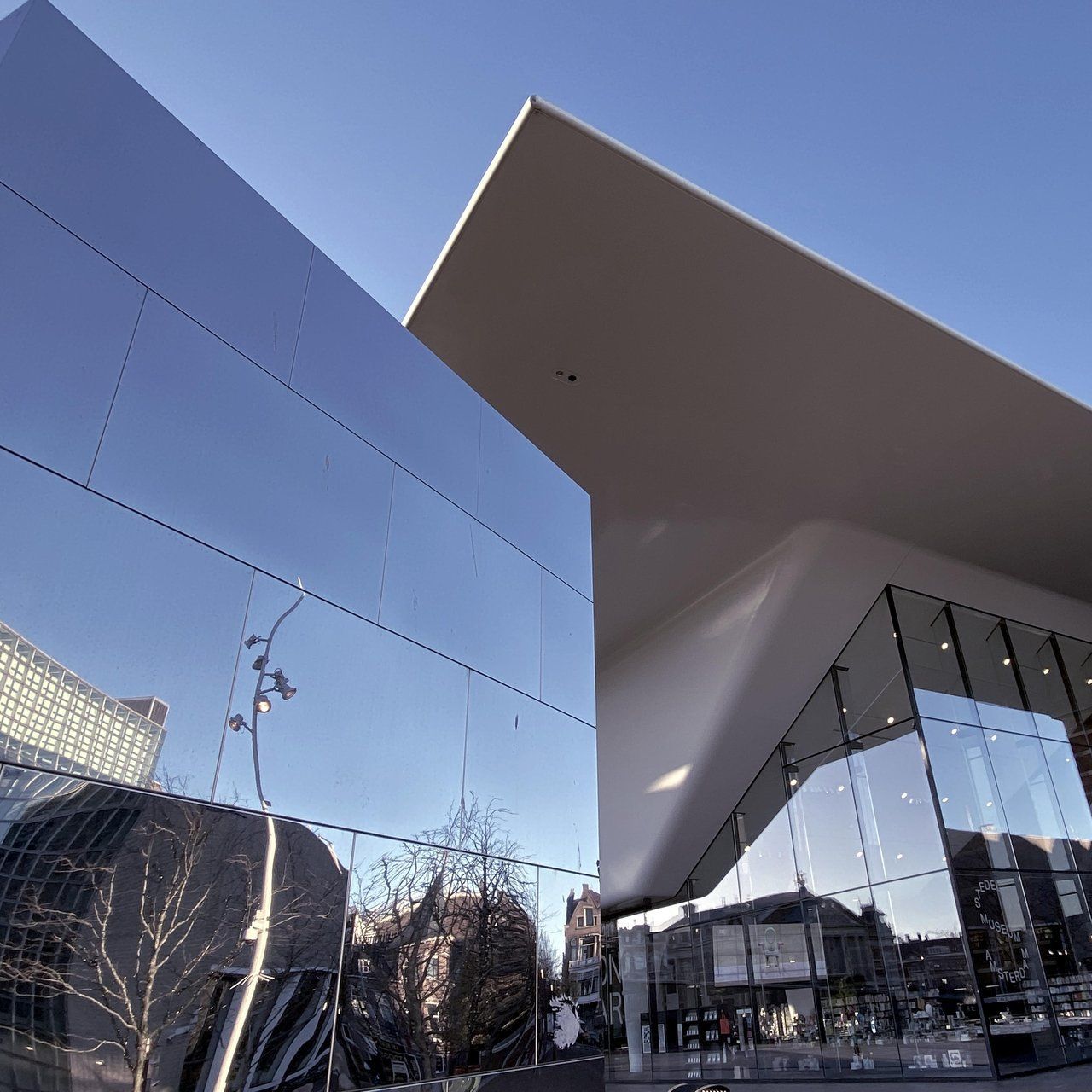 Herzblut Amsterdam Stadtführungen, auf deutsch, kleine Gruppen. Privatführungen. Fahrradtouren. Westerdok. Ijdok