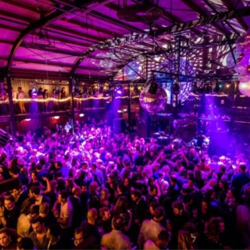 Herzblut Amsterdam Stadtführungen, auf deutsch, kleine Gruppen. Privatführungen. Fahrradtouren. Nachtleben. Nightlife