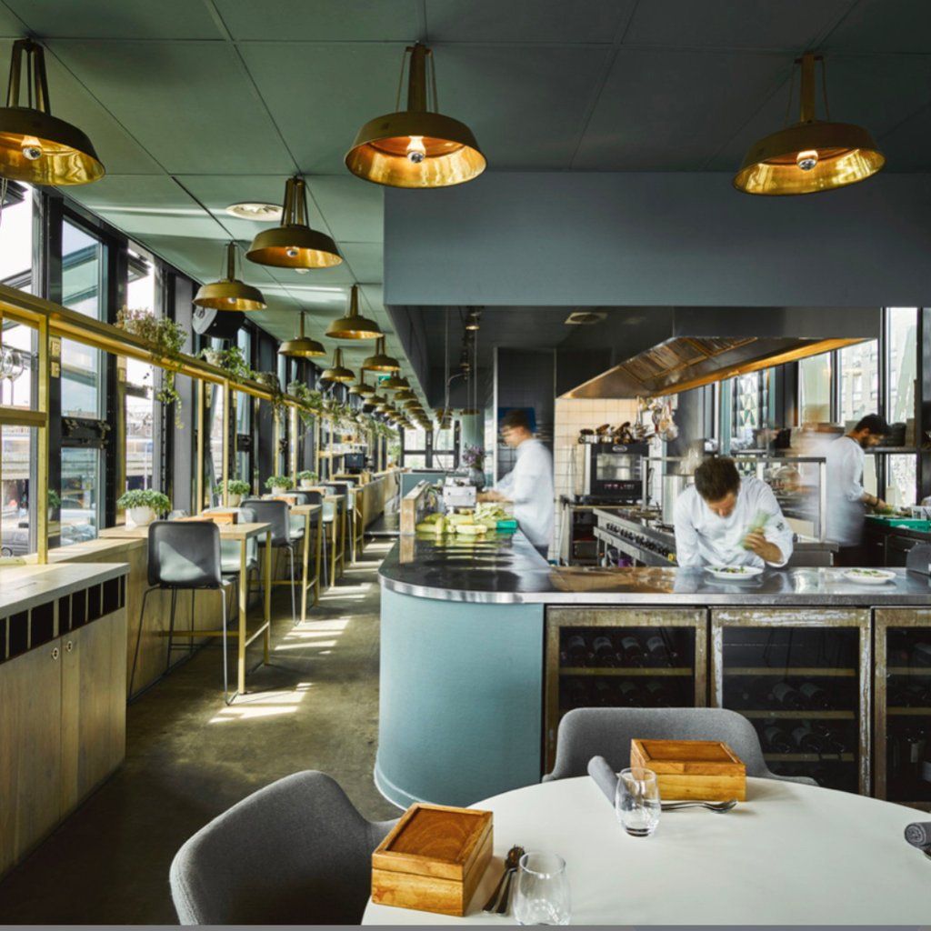 Herzblut Amsterdam Stadtführungen, auf deutsch, kleine Gruppen. Privatführungen. Fahrradtouren. Wolf Atelier. Restaurant.