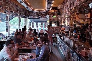 Herzblut Amsterdam Stadtführungen, auf deutsch, kleine Gruppen. Privatführungen. Fahrradtouren. Moeders