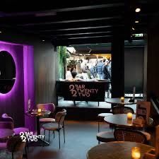 Herzblut Amsterdam Stadtführungen, auf deutsch, kleine Gruppen. Privatführungen. Fahrradtouren. Bar Twentytwo