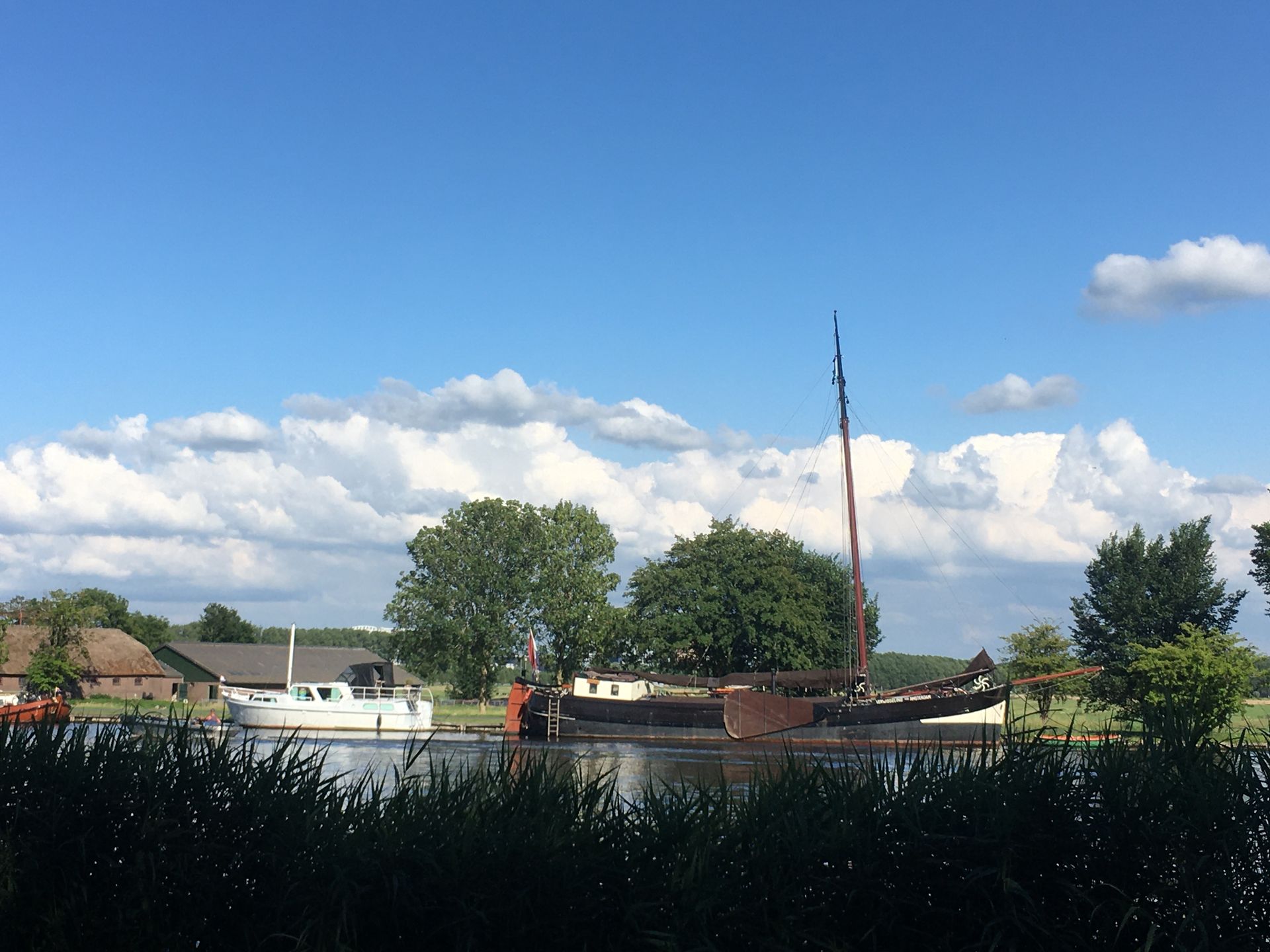 Herzblut Amsterdam Stadtführungen, auf deutsch, kleine Gruppen. Privatführungen. Fahrradtouren.
NDSM. Noord. Windmühlen