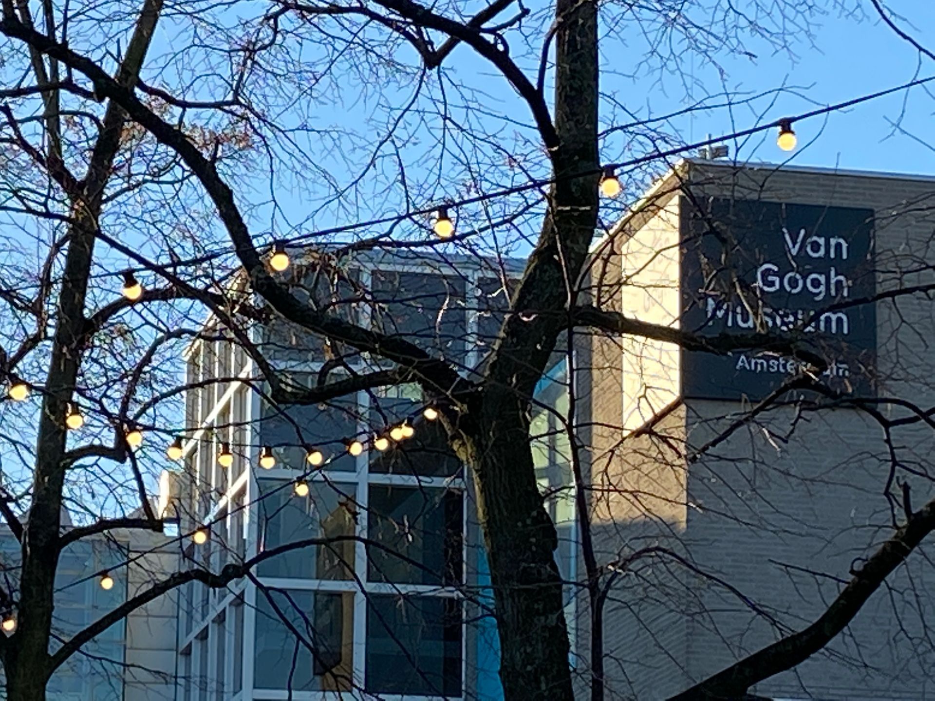 Herzblut Amsterdam Stadtführungen, auf deutsch, kleine Gruppen. Privatführungen. Fahrradtouren. Van Gogh Museum Amsterdam