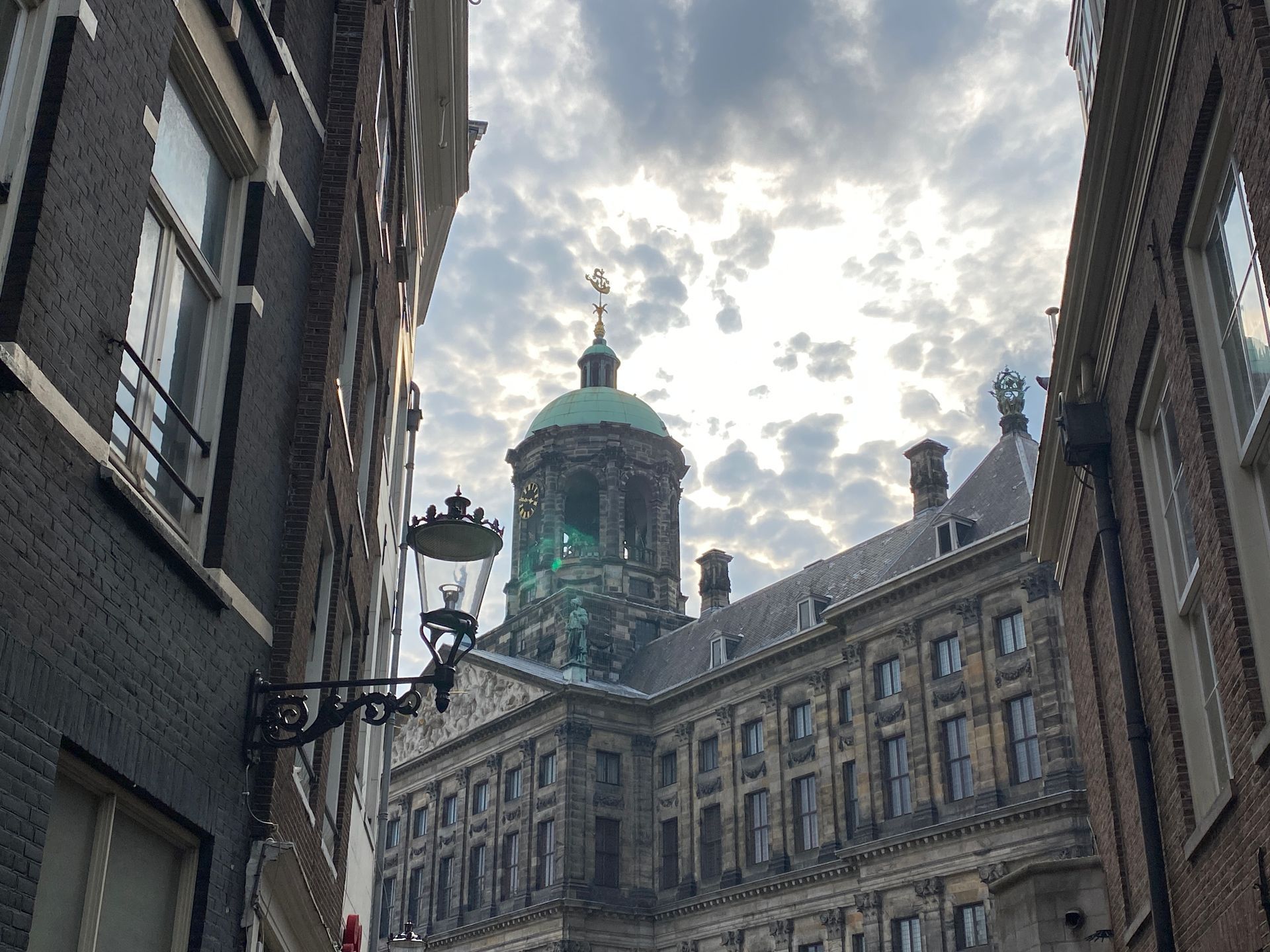 Herzblut Amsterdam Stadtführungen, auf deutsch, kleine Gruppen. Privatführungen. Fahrradtouren. Palais . Dam