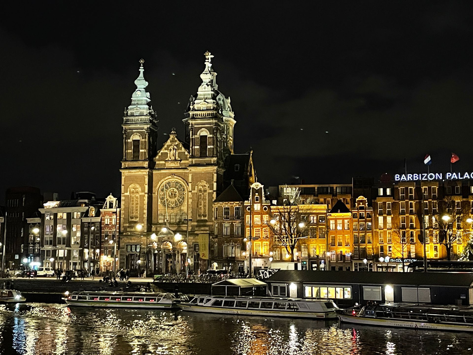 Herzblut Amsterdam Stadtführungen, auf deutsch, kleine Gruppen. Privatführungen. Fahrradtouren. Amsterdam Centraal
