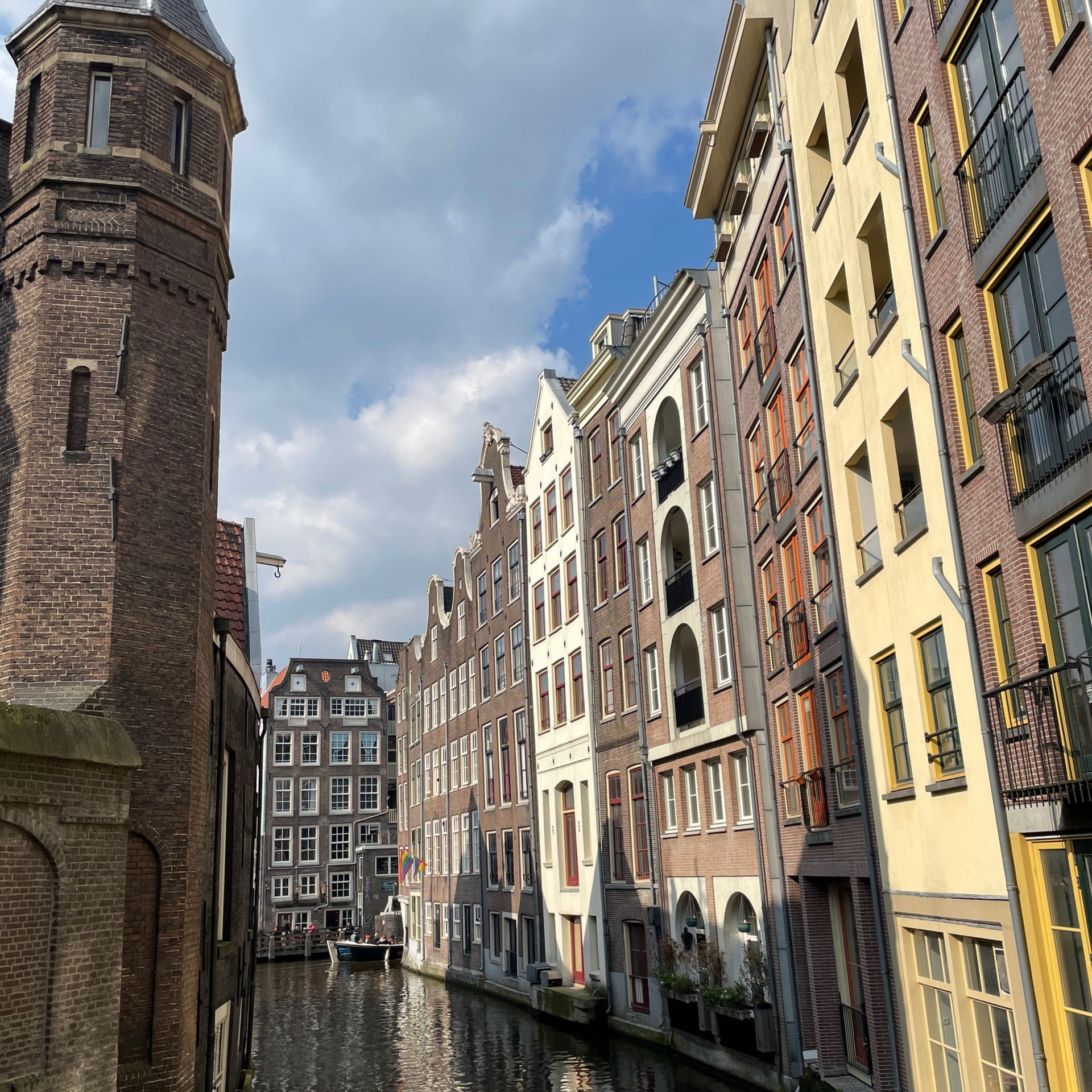 Herzblut Amsterdam Stadtführungen, auf deutsch, kleine Gruppen. Privatführungen. Dam