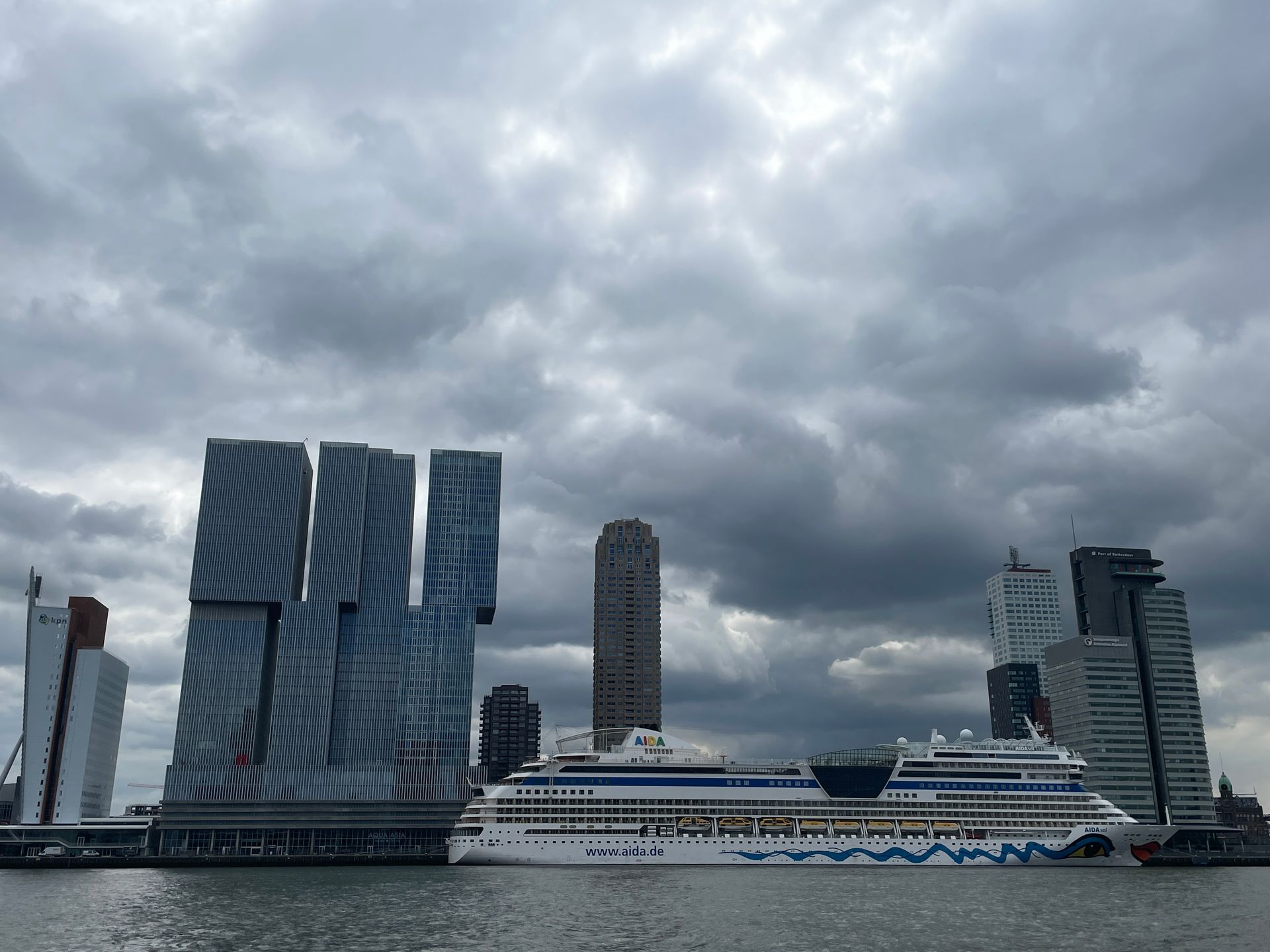 Herzblut Amsterdam Stadtführungen, auf deutsch, kleine Gruppen. Privatführungen. Fahrradtouren. Rotterdam