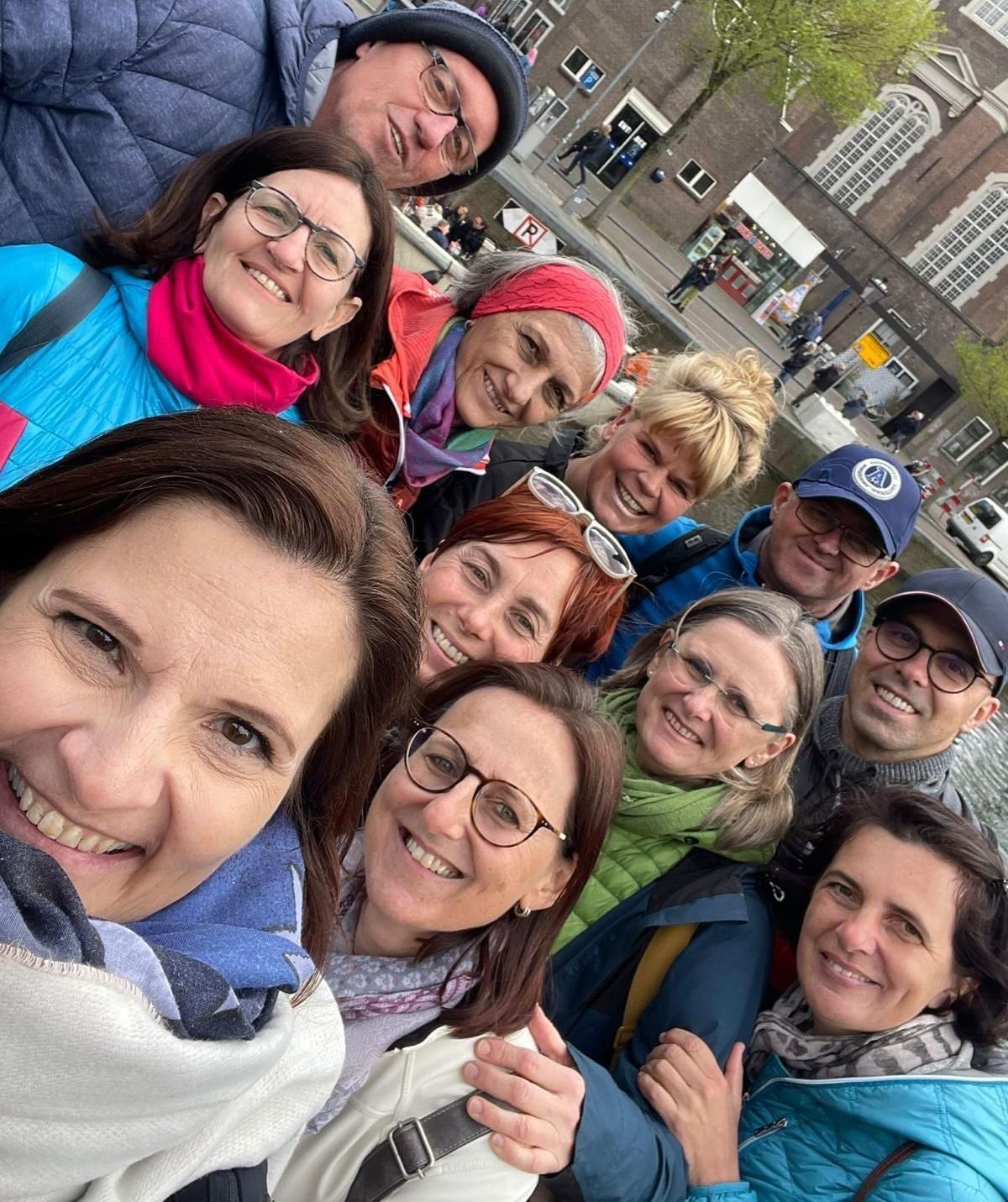 Herzblut Amsterdam Stadtführungen, auf deutsch, kleine Gruppen. Privatführungen. Fahrradtouren. Grachten