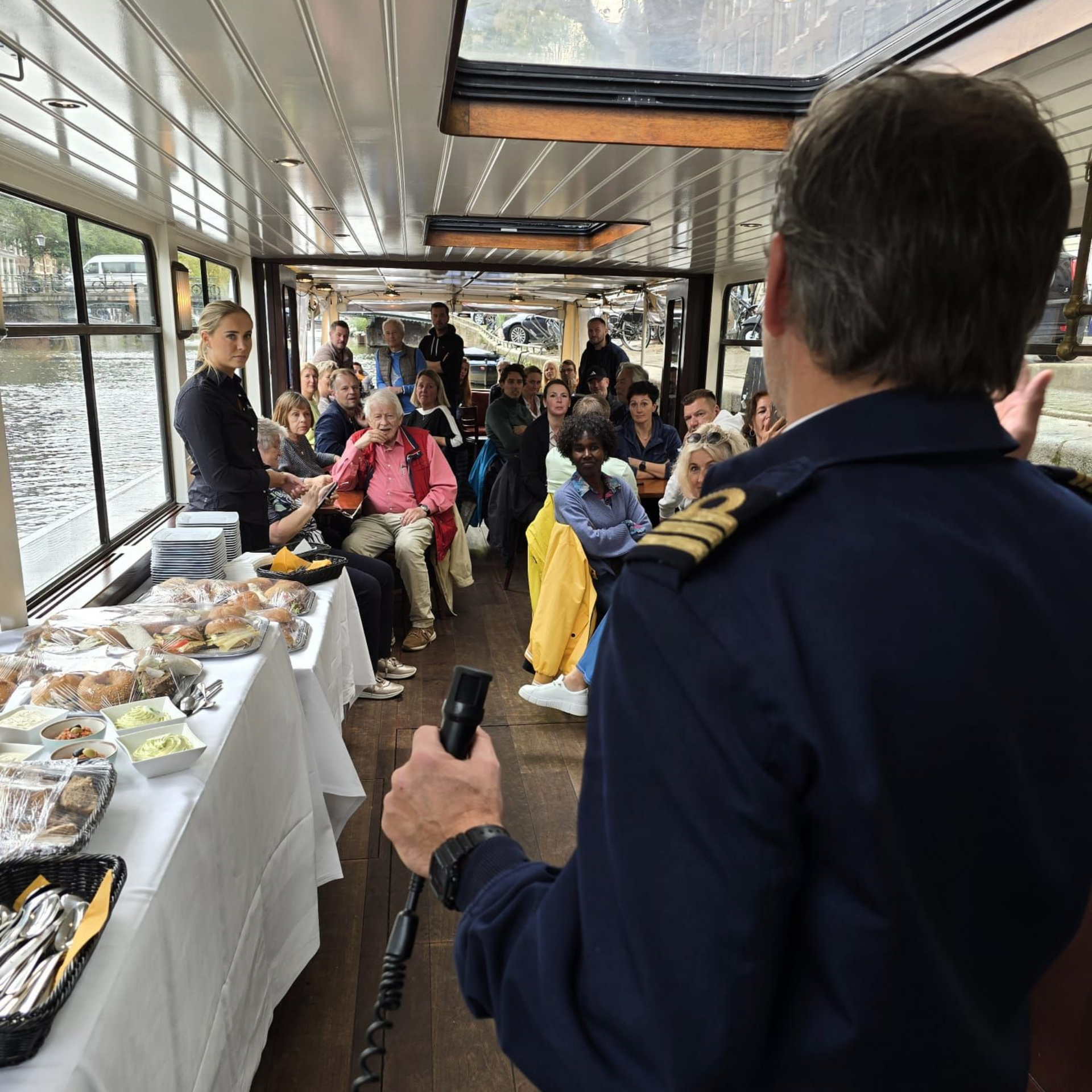 Herzblut Amsterdam Stadtführungen, auf deutsch, kleine Gruppen. Privatführungen. Firmen. Gruppen.