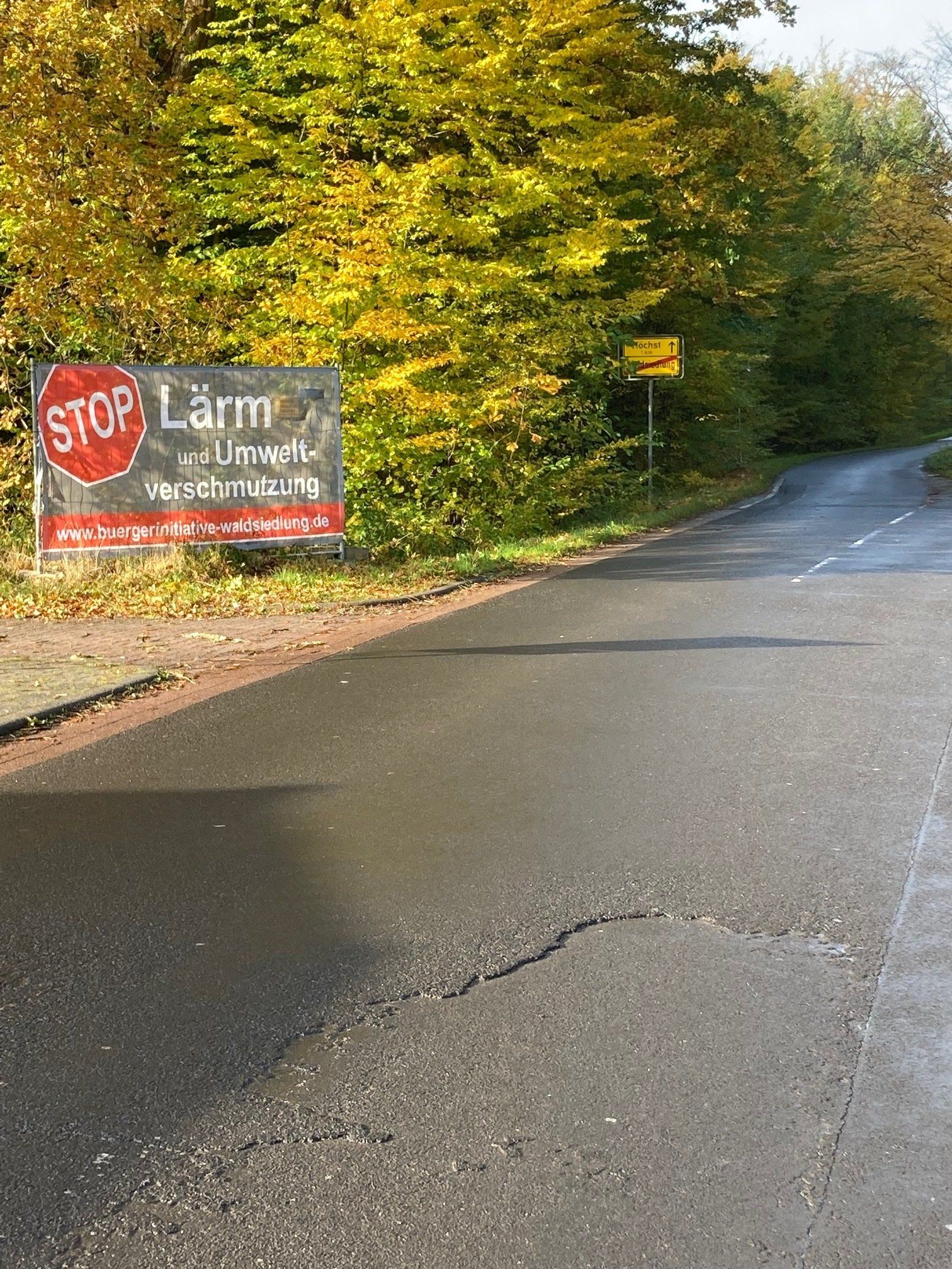 Bauzaun Plakat Ausfahrt Waldsiedlung Ri. Höchster Kreuz