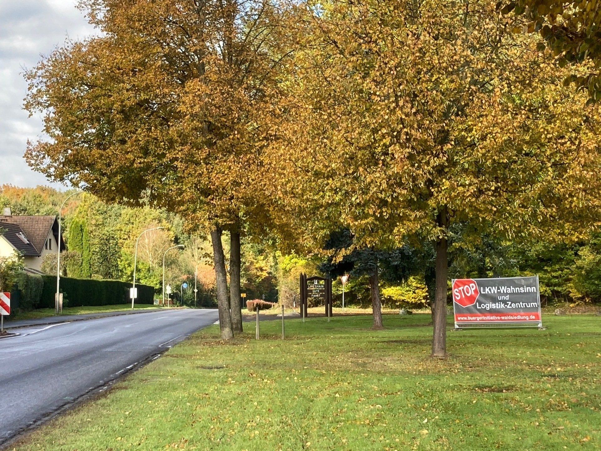 Bauzaun Plakat in Rommelhausen gegen das geplante Logistizentrum des Investors Panattoni