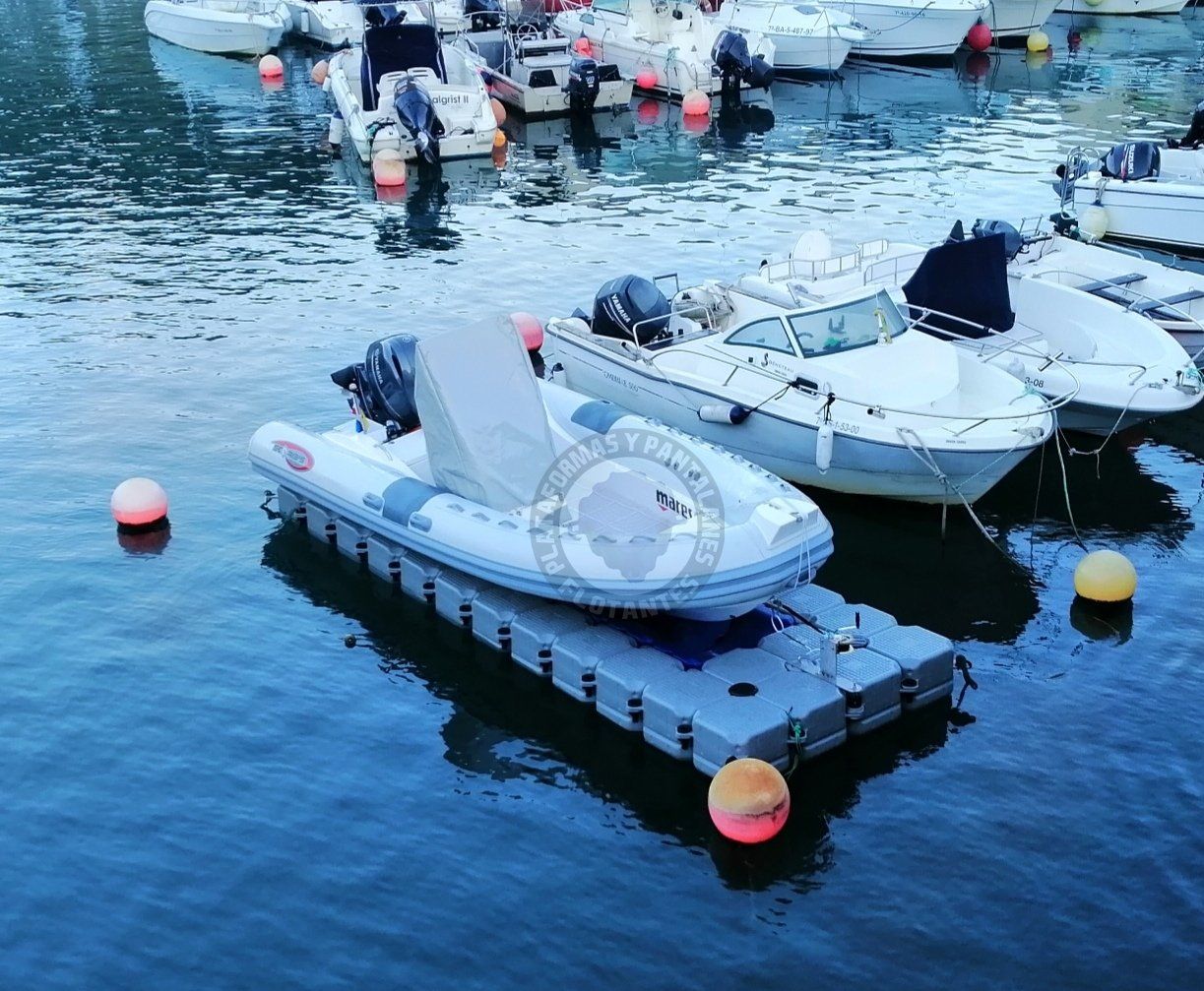 Plataforma flotante para embarcación de 6 m de eslora