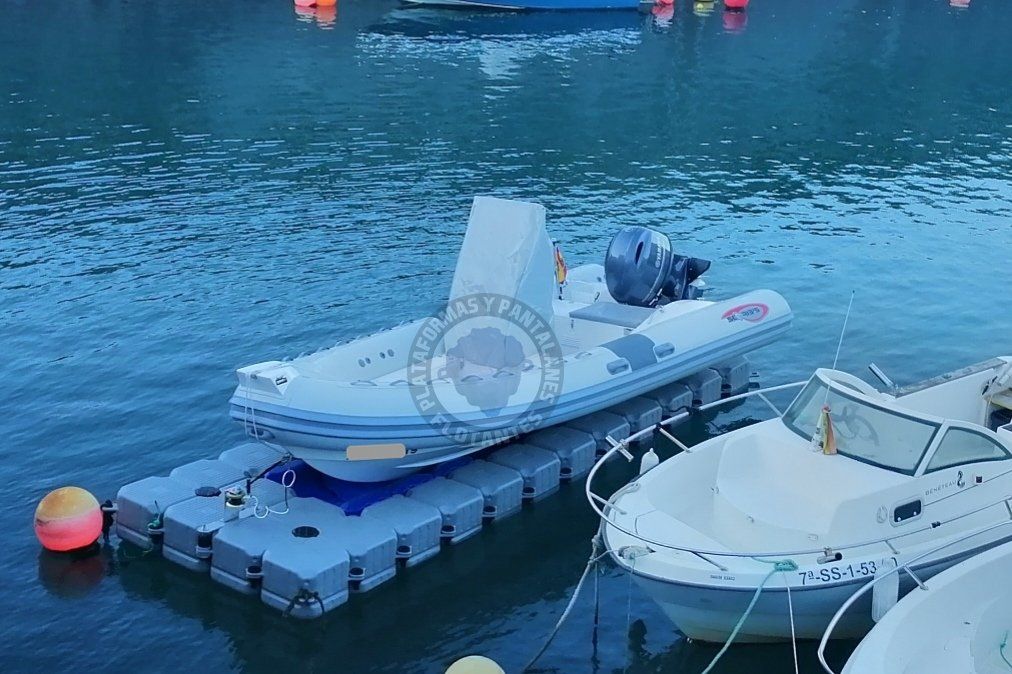 Plataforma flotante para embarcación de 6 m de eslora