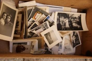 Fotos, Kinderzeit, schwarz-weiß, alt, Kiste, Erinnerungen, Jugend, Jugendzeit, Geschichte, Impressionen