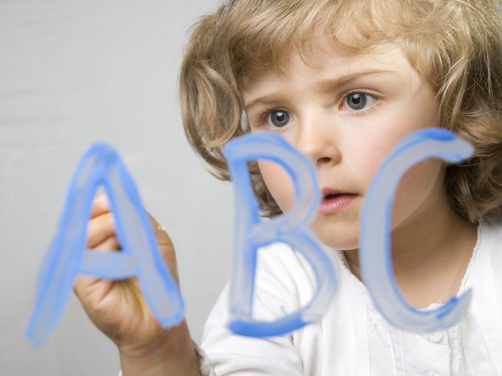 Fortdauernde frühkindliche Reflexe und ihre Auswirkungen auf Aufmerksamkeitssteuerung