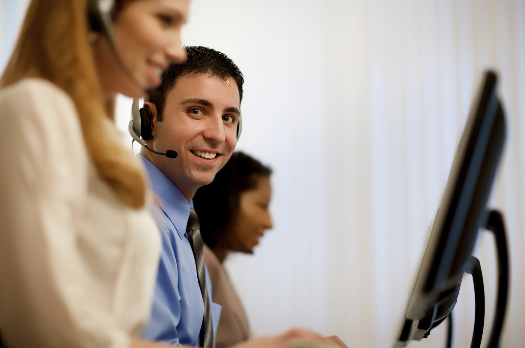 ¿Qué se entiende por la atención telefónica? ¿Qué espera el cliente de nuestra agencia? ¿Qué beneficios tiene una buena atención telefónica?