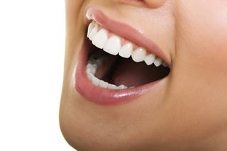 Fehlfunktion im Bereich der Zähne, es entsteht ein fehlerhafter Biss in maximaler Okklusion