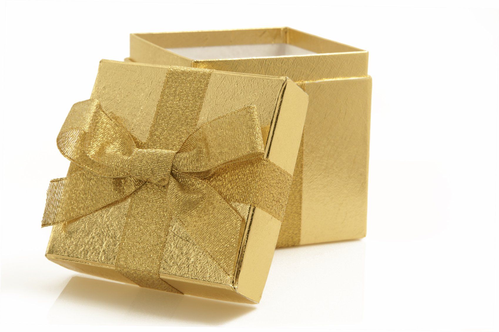 Золотая подарочная коробка
