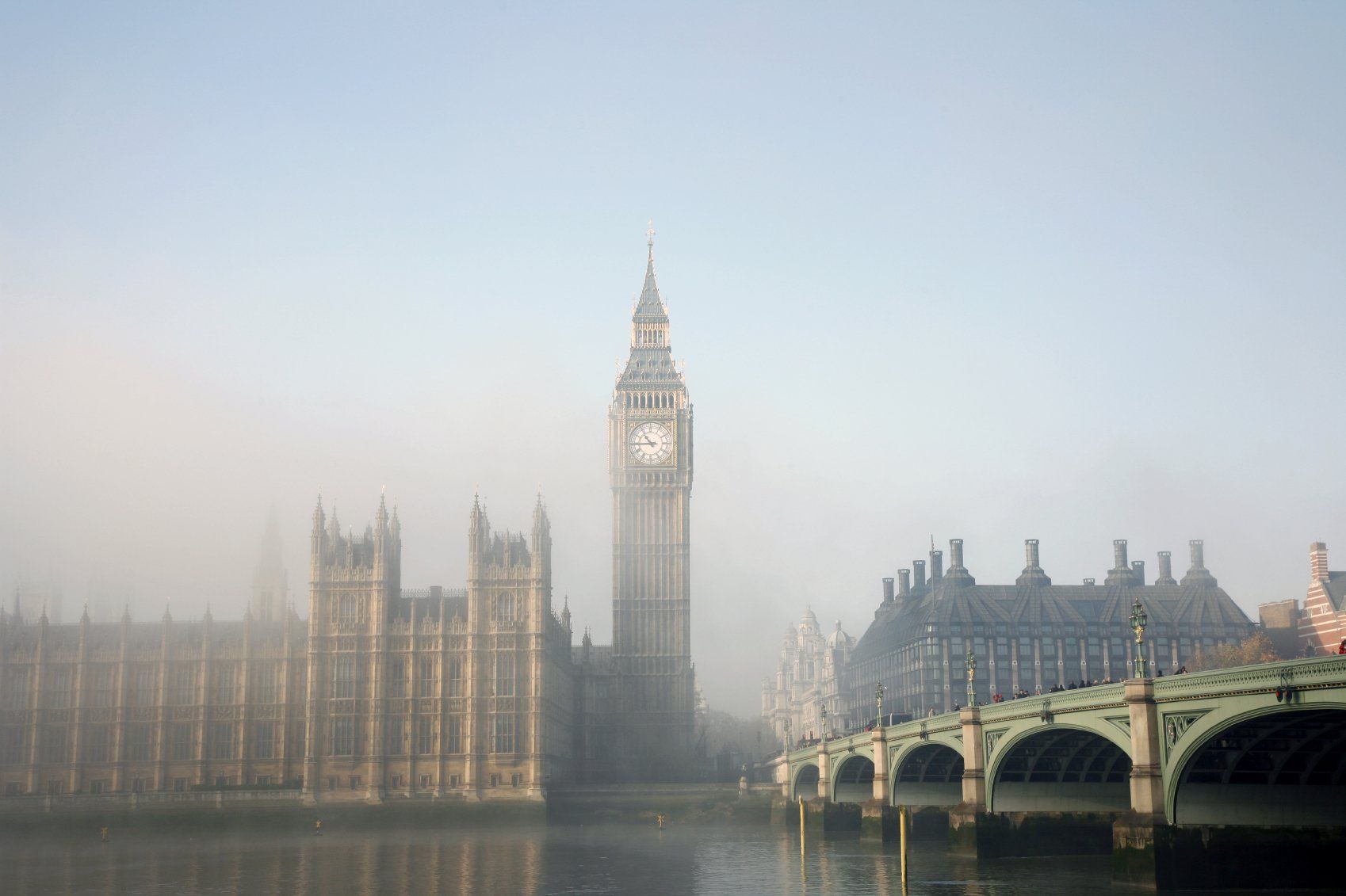 The London parliament building on a hazy day