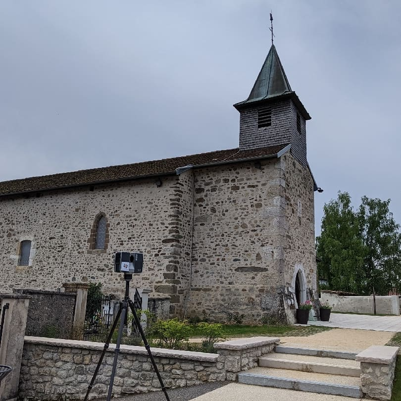 Laser Scanner devant l'église d'Ornex ACTIV'Scan Laser Scanner Facade église Ornex