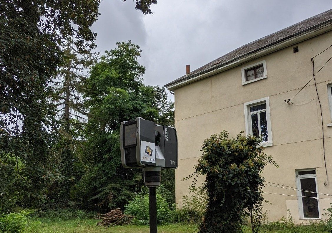 Laser Scanner devant l'église d'Ornex ACTIV'Scan Laser Scanner Facade église Ornex