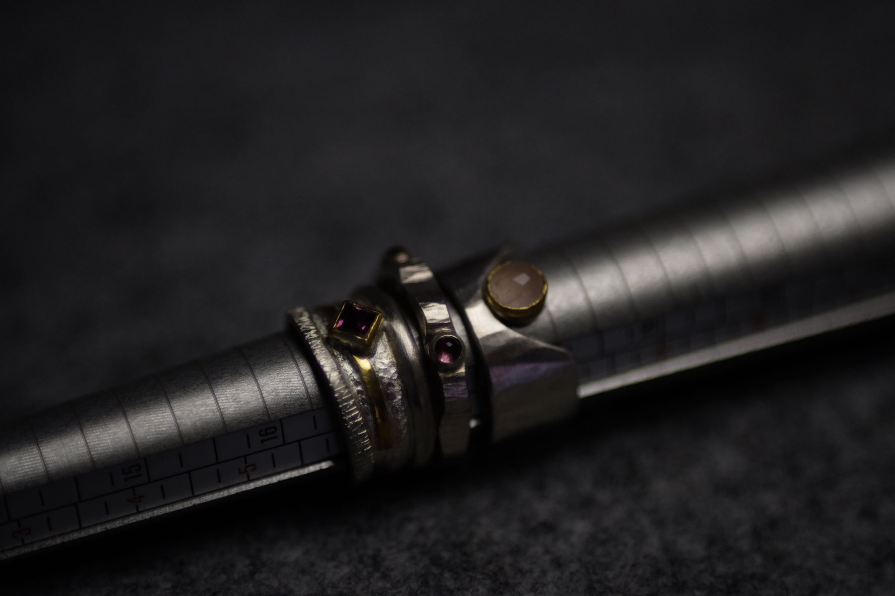 von Hoch kreativ handgemachte Ringe in Silber mit Rosenquarz und Turmalinen