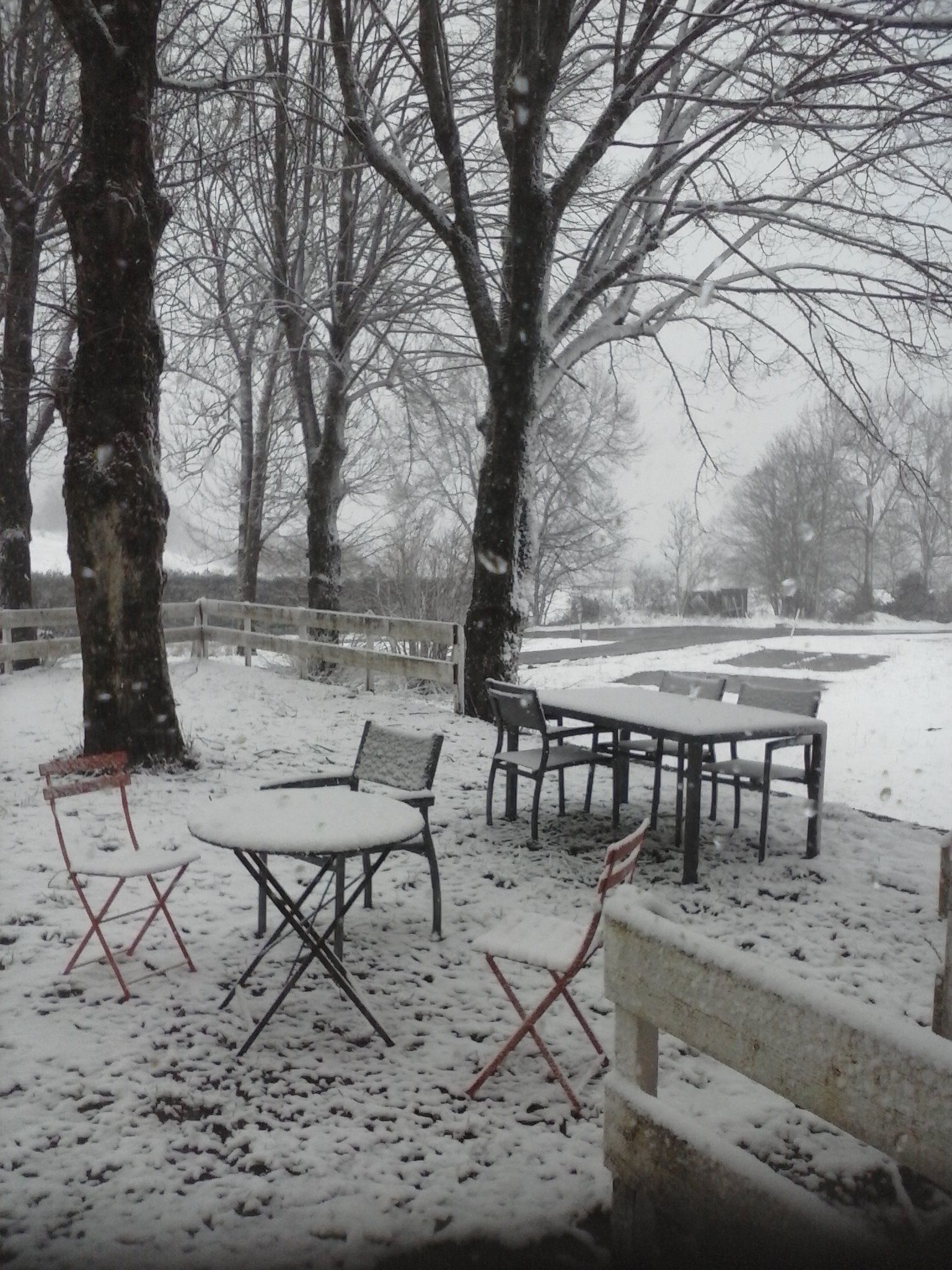 jardin de La Colo face à l'église de la vacherie