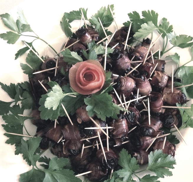 Dekorativ angerichteter kleiner Vorspeisen-Snack.