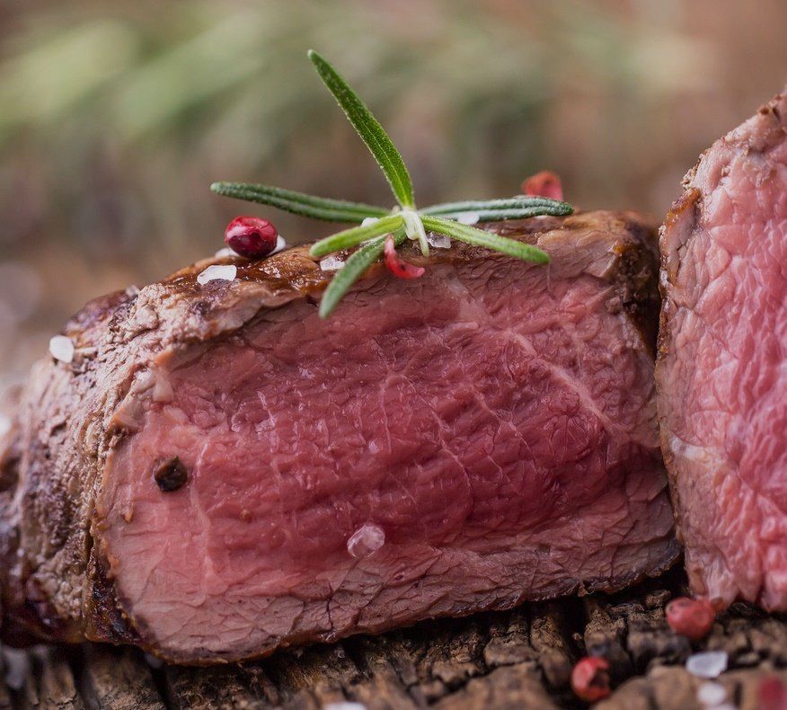 Nahaufnahme eines Fleischstücks.