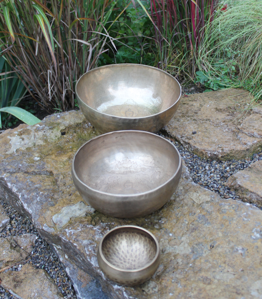 Klangmassage ausgleichend Stress wird abgebaut Klangschalen