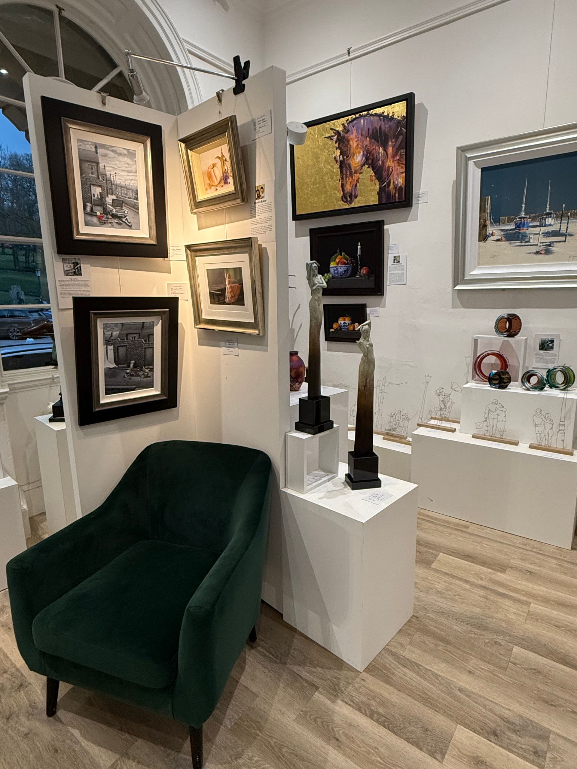 Inside Jarva Fine Art